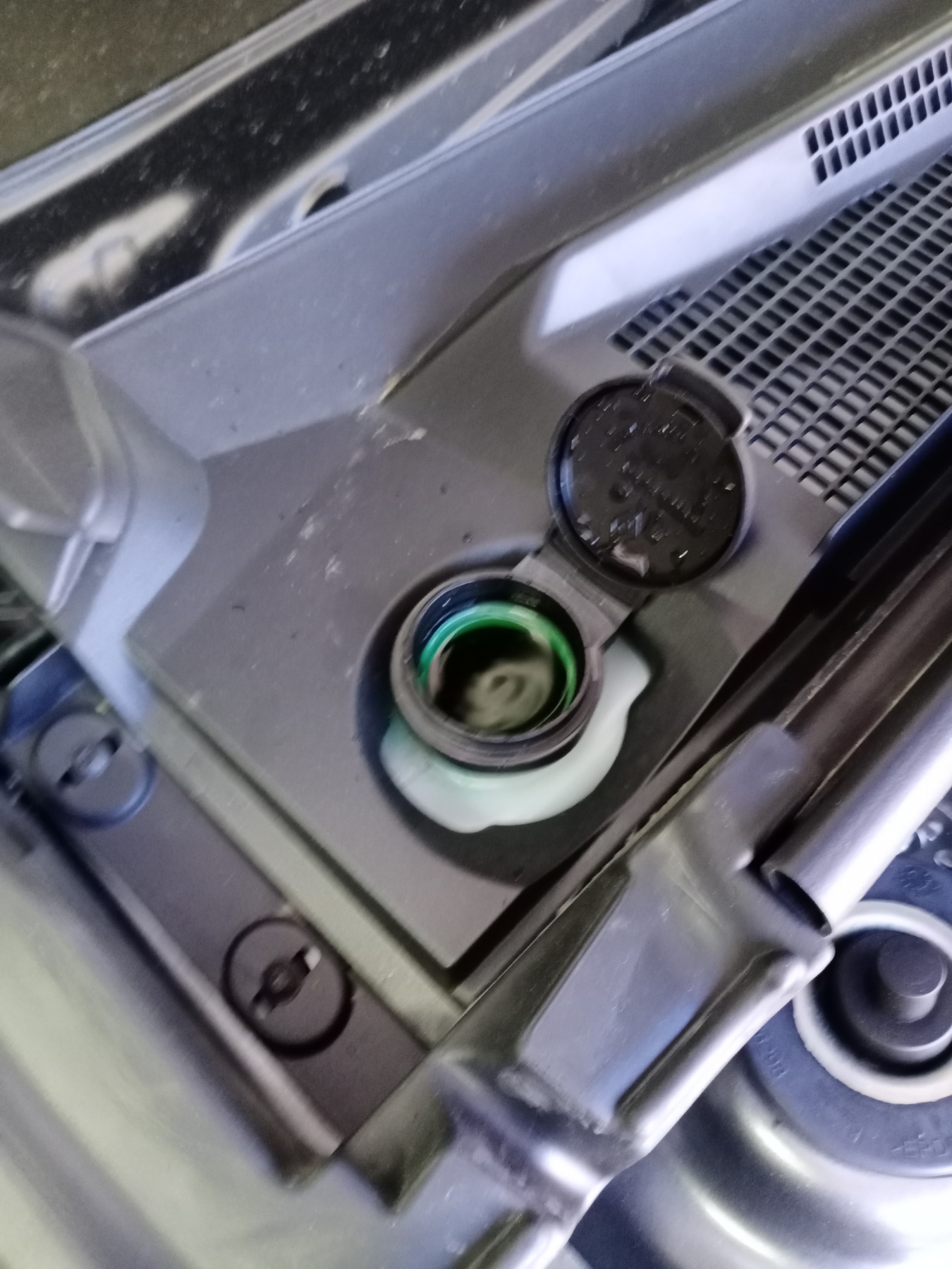 Yıkayıcı Renault Arkana'nın tankı için huni (Plastik Aparattır!!!)