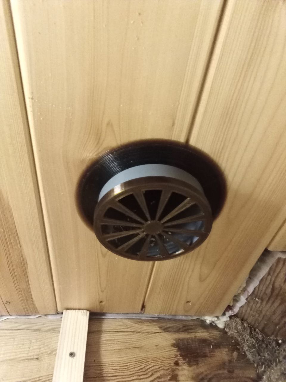 110 boru için havalandırma ızgarası ve "etek" (Plastik Aparattır!!!) 110 boru için havalandırma ızgarası ve "etek" (Plastik Aparattır!!!)