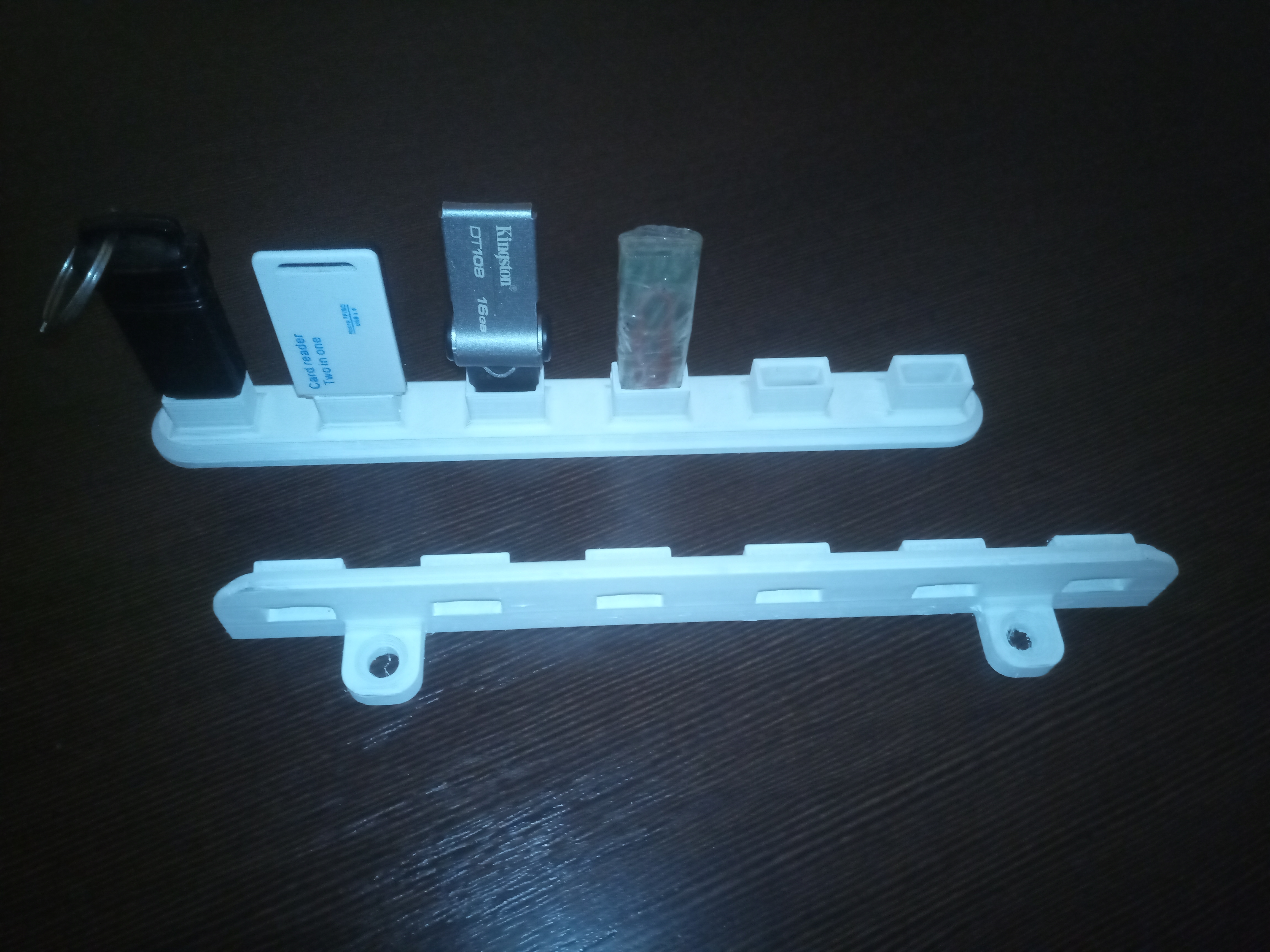 Flash Drives altında kaset (organizatör, boks) ( + anahtarlıklı seçenek) (Plastik Aparattır!!!)