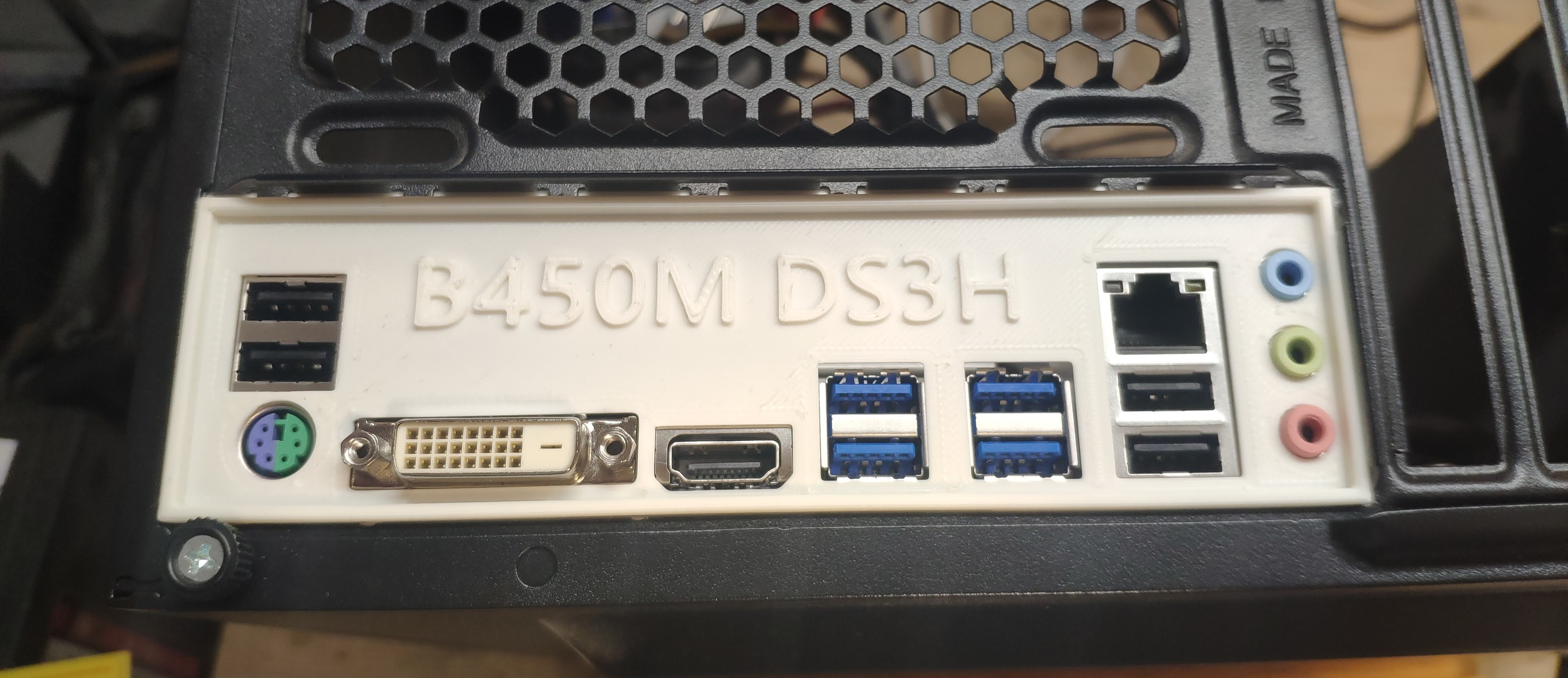 3d модель GIGABYTE B450M DS3H IO Shield для 3d принтера скачать