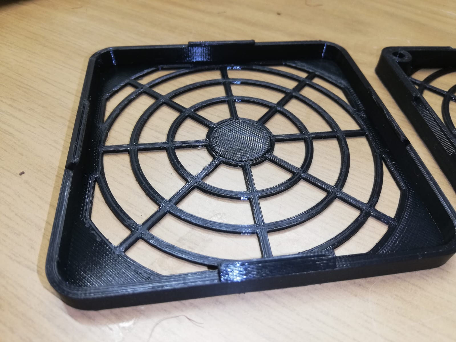 Fan filtresi 80x80mm. (Filtre için kafes) (Plastik Aparattır!!!)