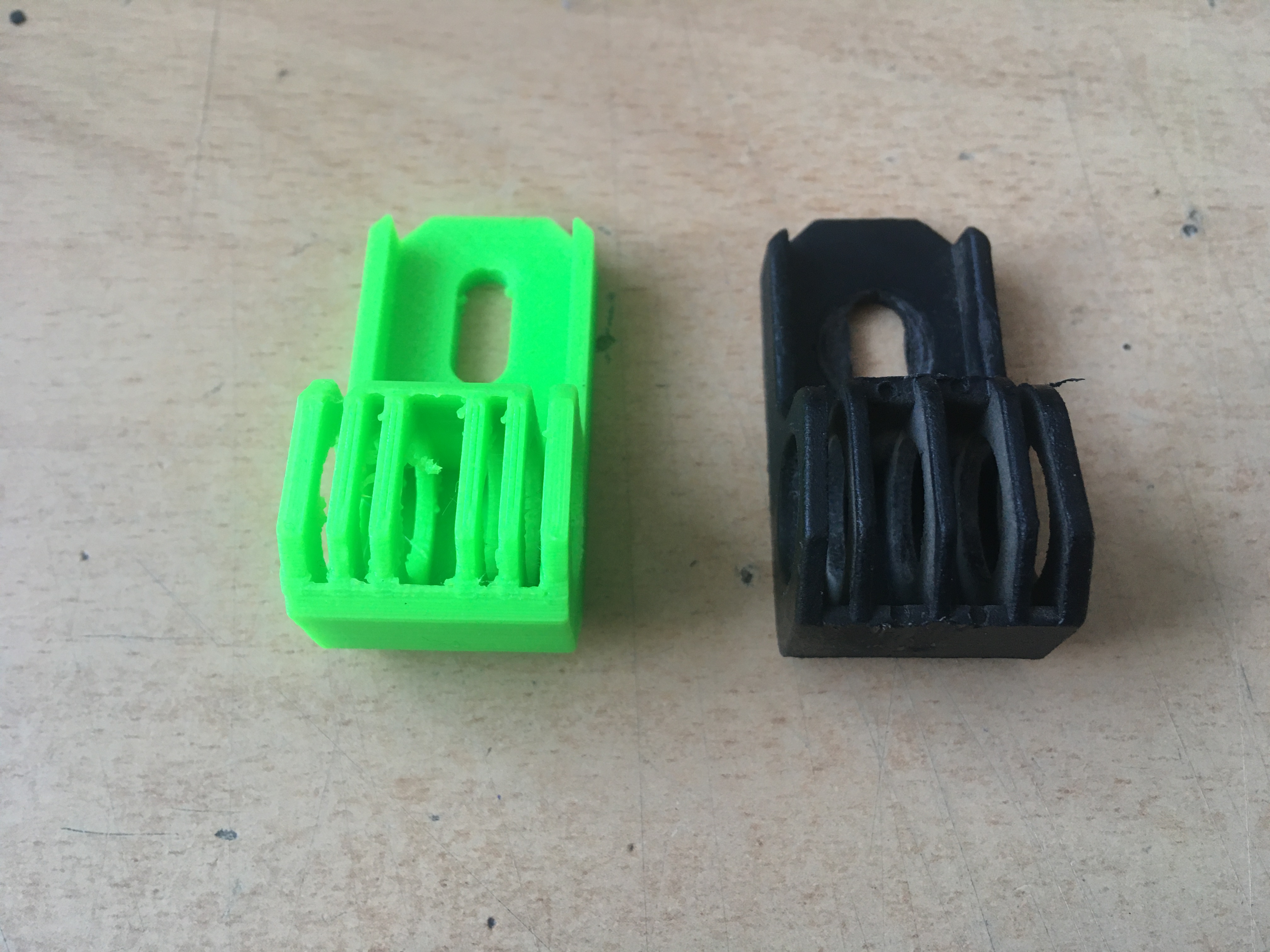 Kırılmış yaban mersini Audi 80 b4 (Plastik Aparattır!!!)