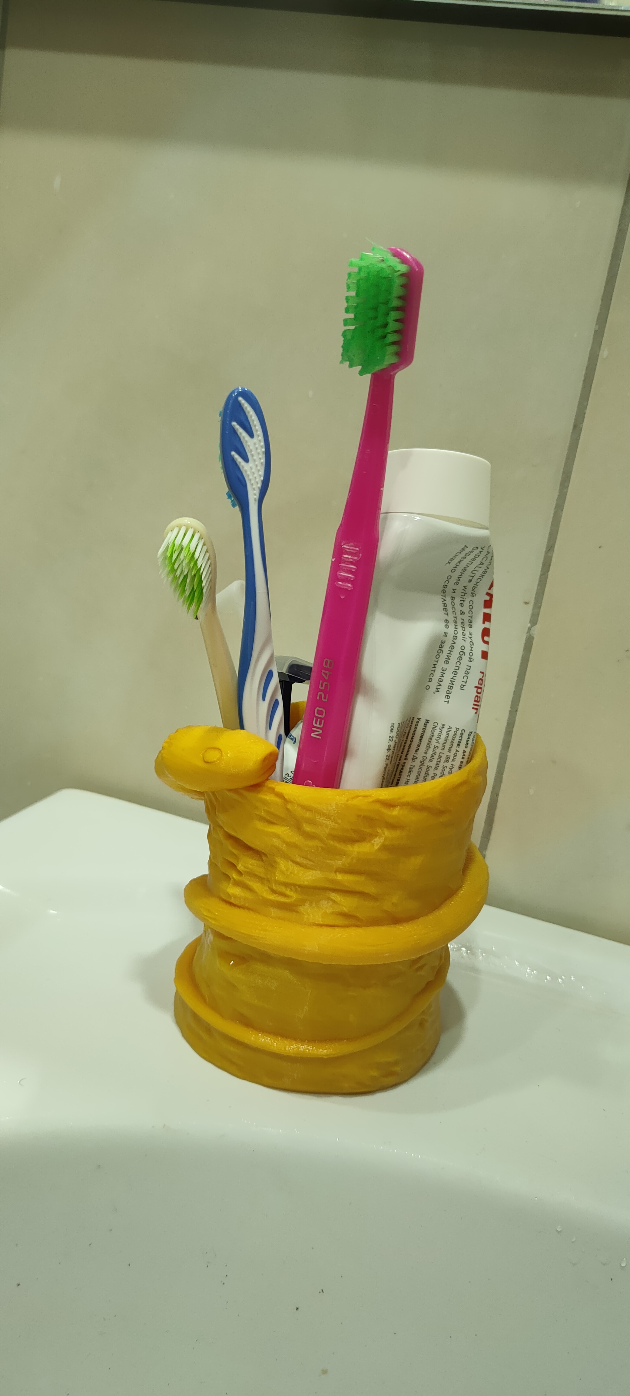 Yılanlı diş fırçaları için bir bardak (Plastik Aparattır!!!)