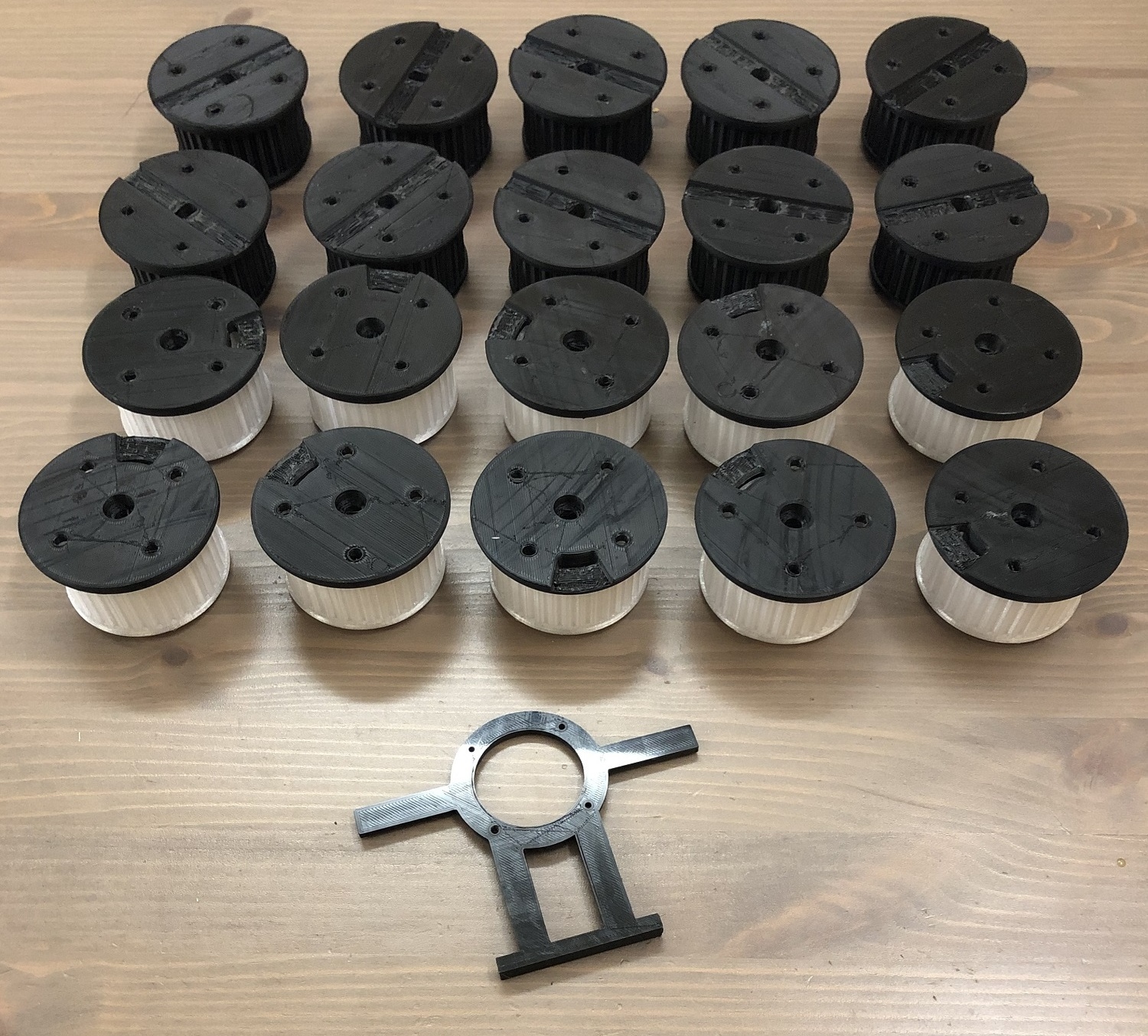 60mm, 33mm yüksekliğinde bir krom boru için mobilya desteği (Plastik Aparattır!!!) 60mm, 33mm yüksekliğinde bir krom boru için mobilya desteği (Plastik Aparattır!!!)