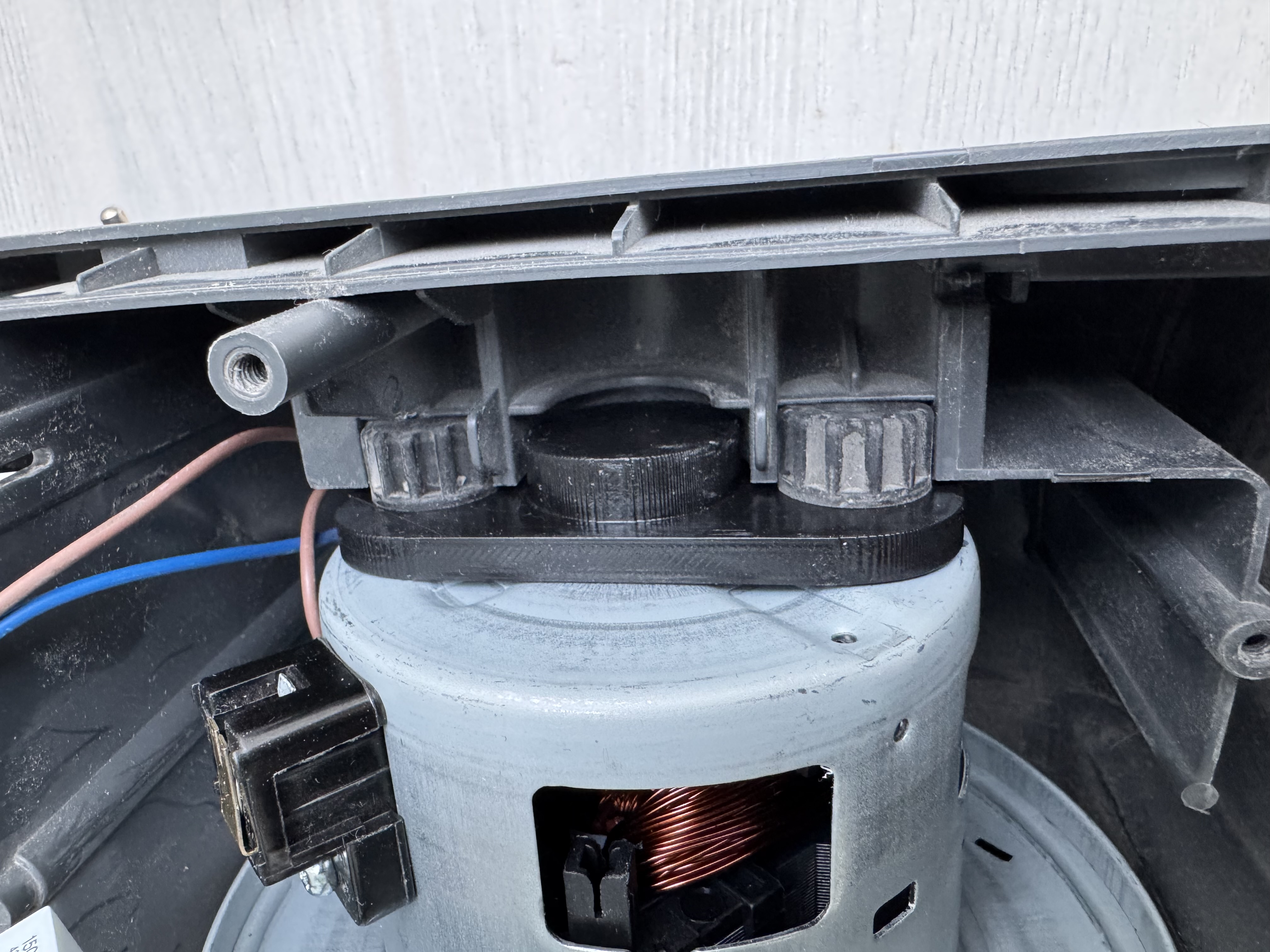 SAMSUNG SC4130 elektrikli süpürgenin motoru için tutucu (kumpas, ara parça). (Plastik Aparattır!!!)
