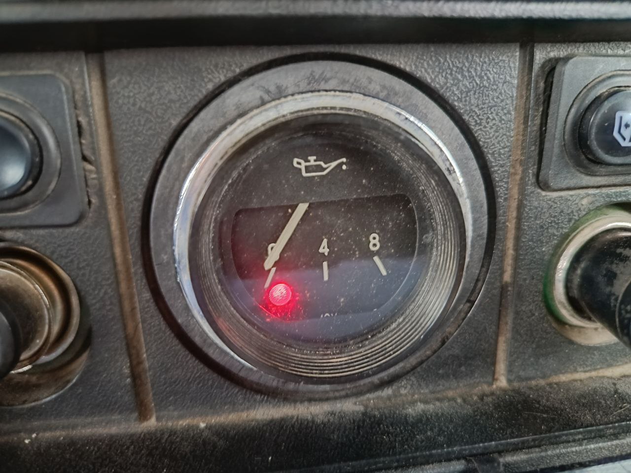 Yağ basınç göstergesi için VAZ 2104-2107 adaptörü (Plastik Aparattır!!!)