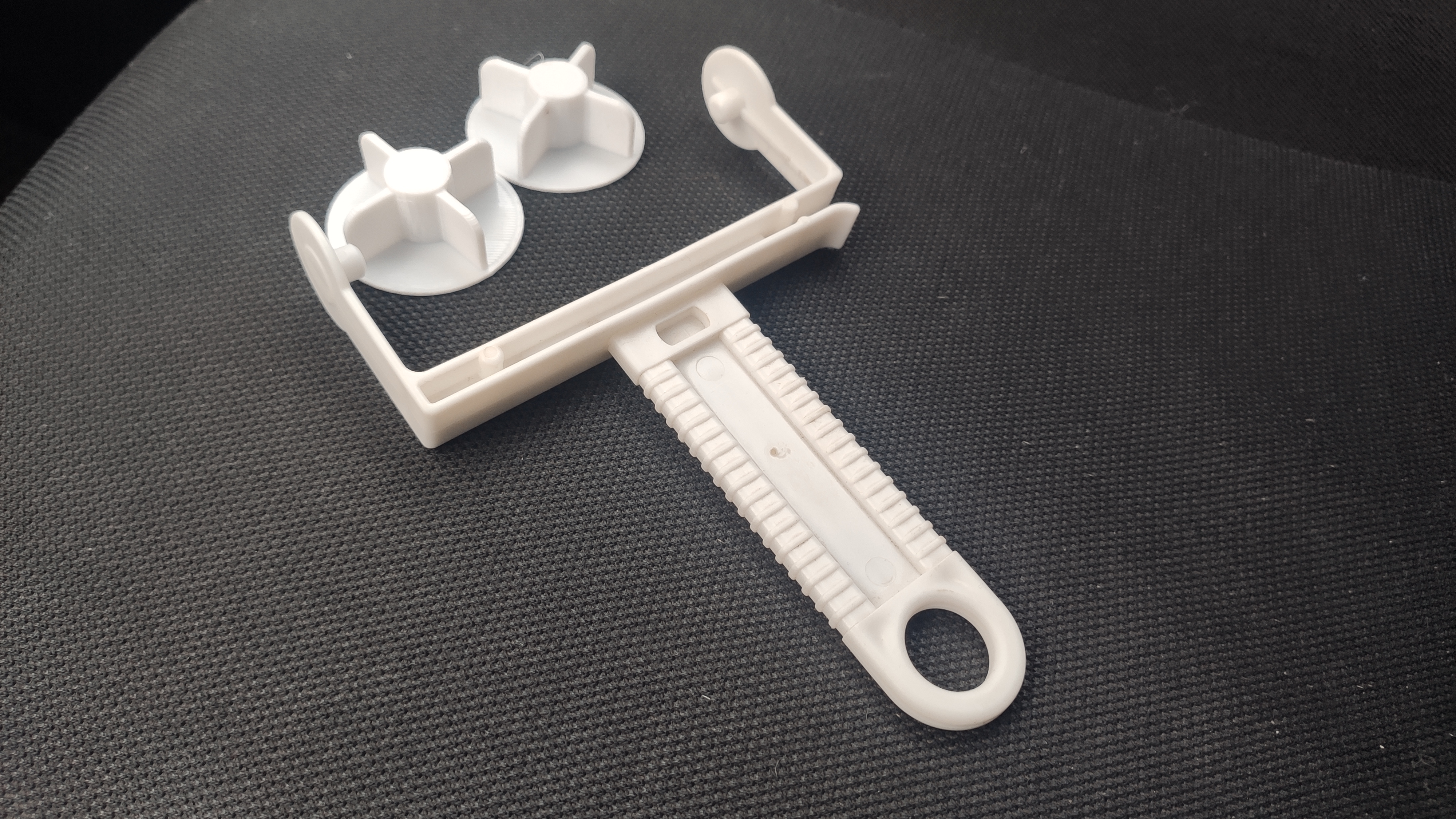 Yapışkan silindirin değiştirilmesi (Plastik Aparattır!!!)