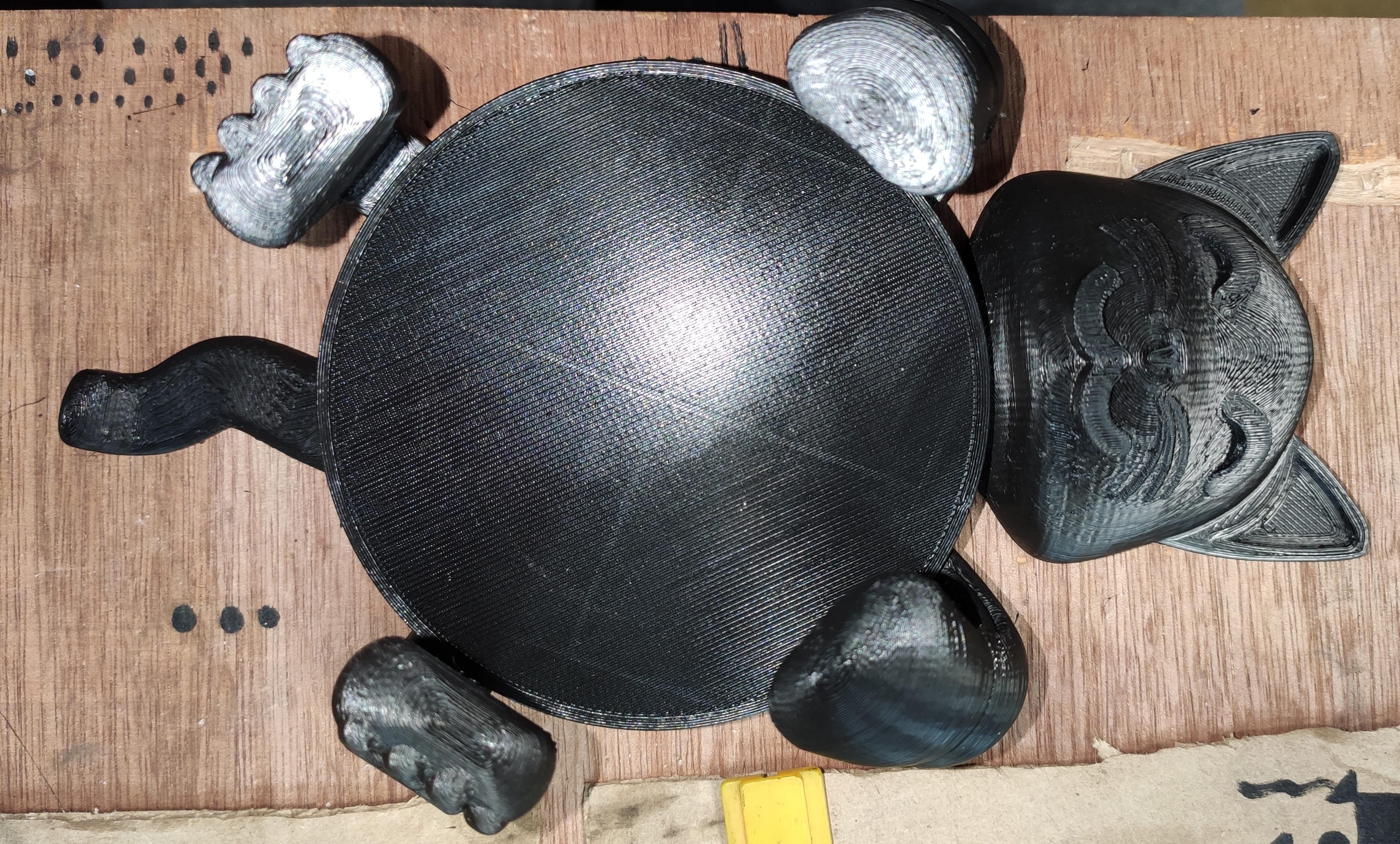 Fincan tutucu. Mobil pençelerle kediyi kucaklamak (Plastik Aparattır!!!)