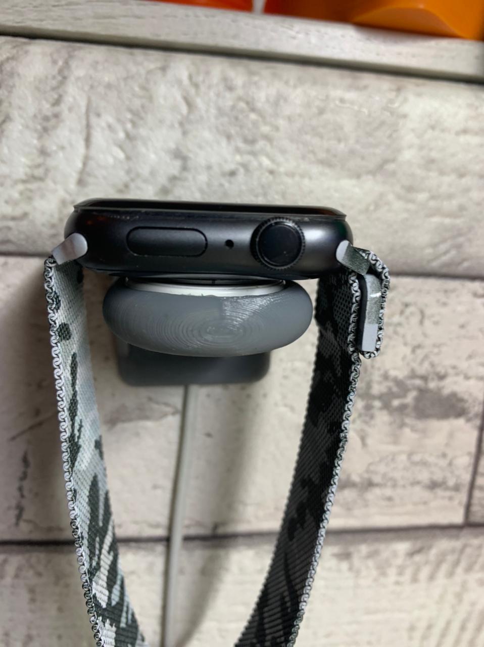 Apple Watch 4 için Duvarda Şarj Tutucu (Plastik Aparattır!!!)
