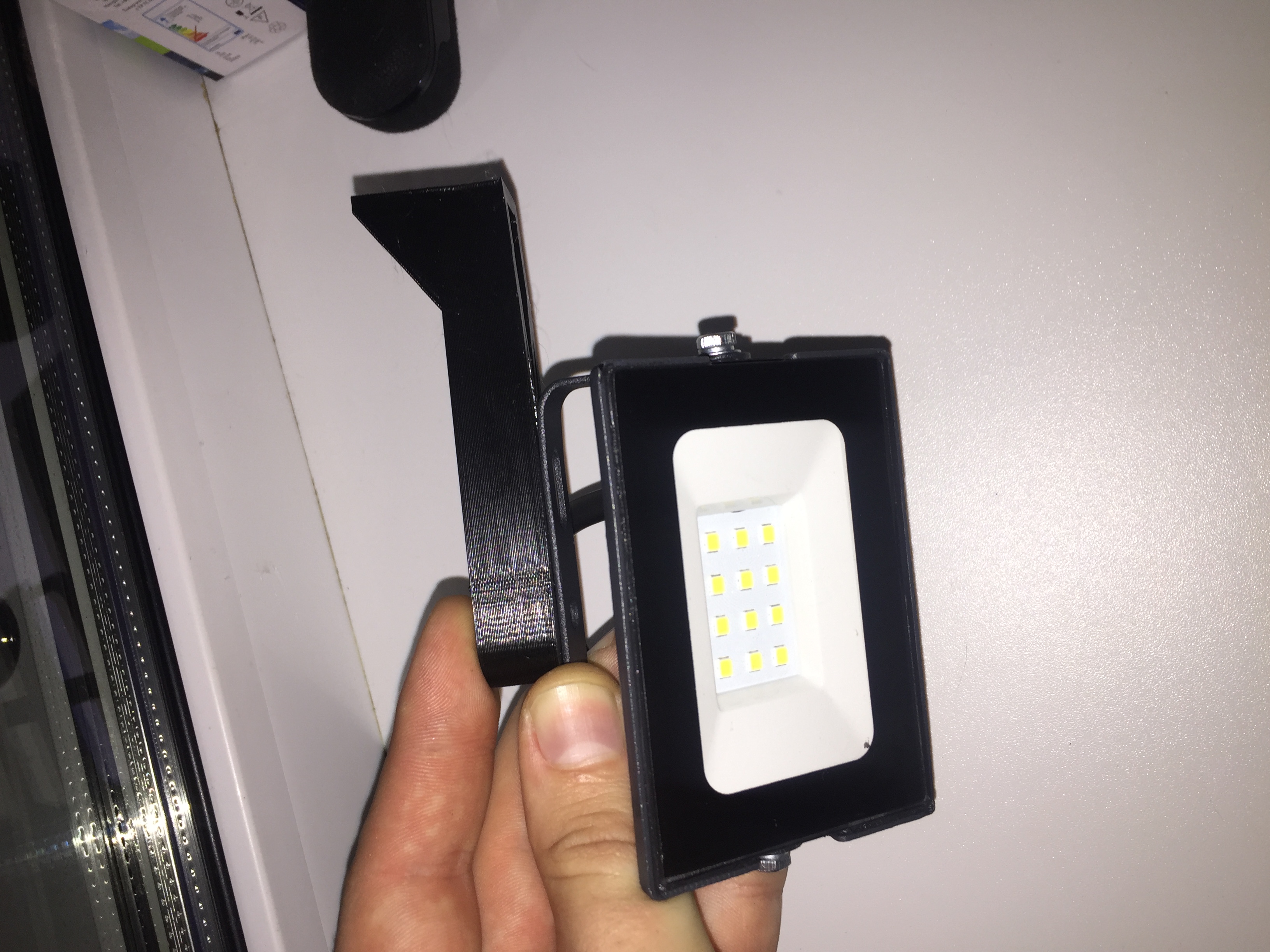 LED spot ışığını sabitleme (Plastik Aparattır!!!)