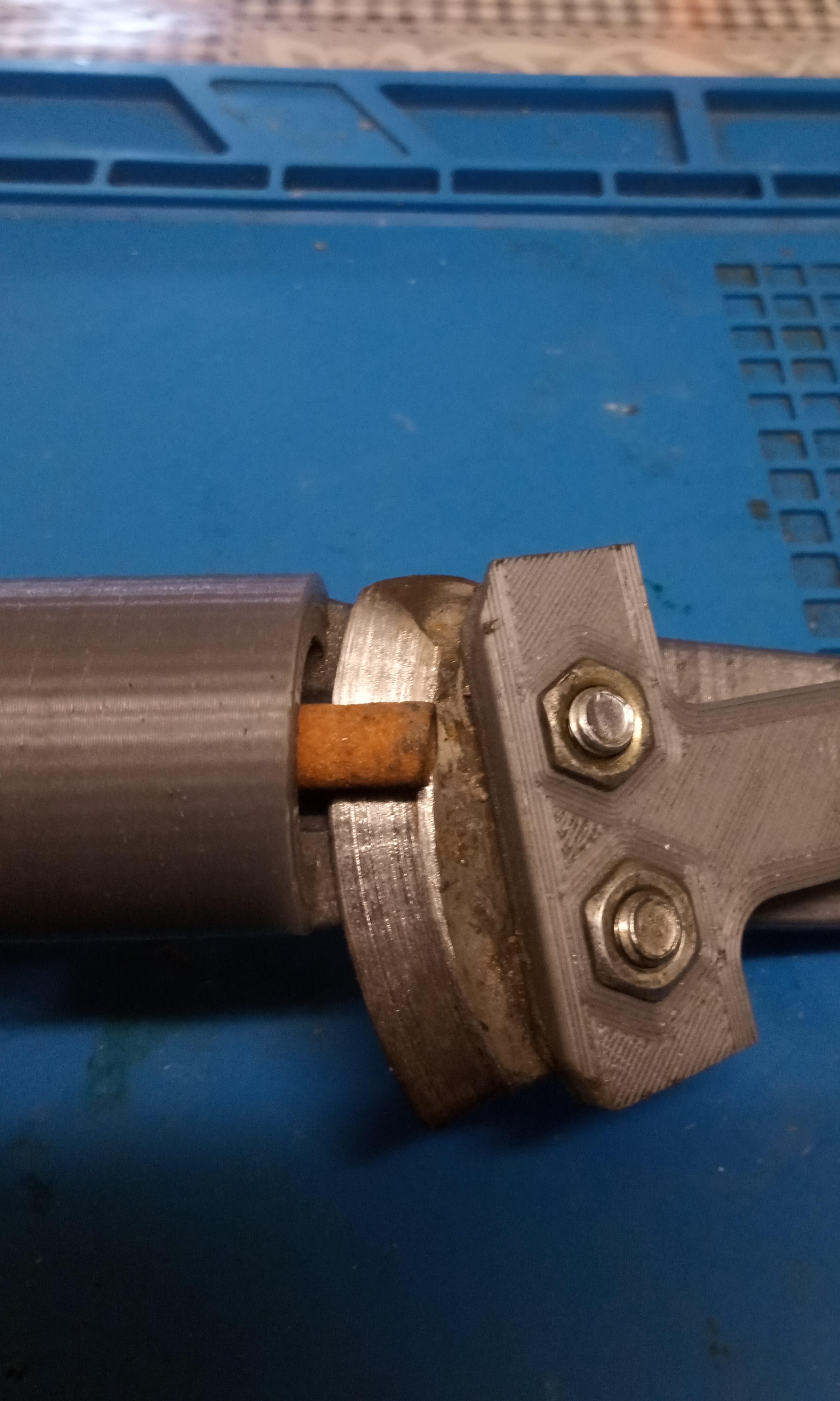 Buz keşfi için yarım daire bıçakların smooter'ı (Plastik Aparattır!!!) Buz keşfi için yarım daire bıçakların smooter'ı (Plastik Aparattır!!!)