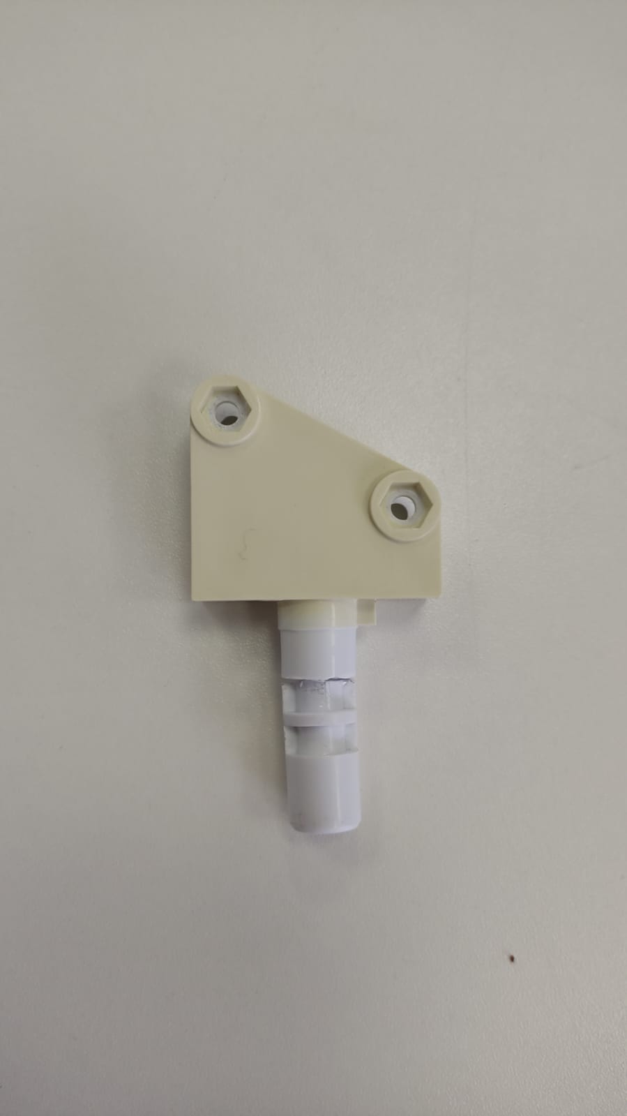 Bir masaüstü transformatörünün lambasının tabanı (Plastik Aparattır!!!)