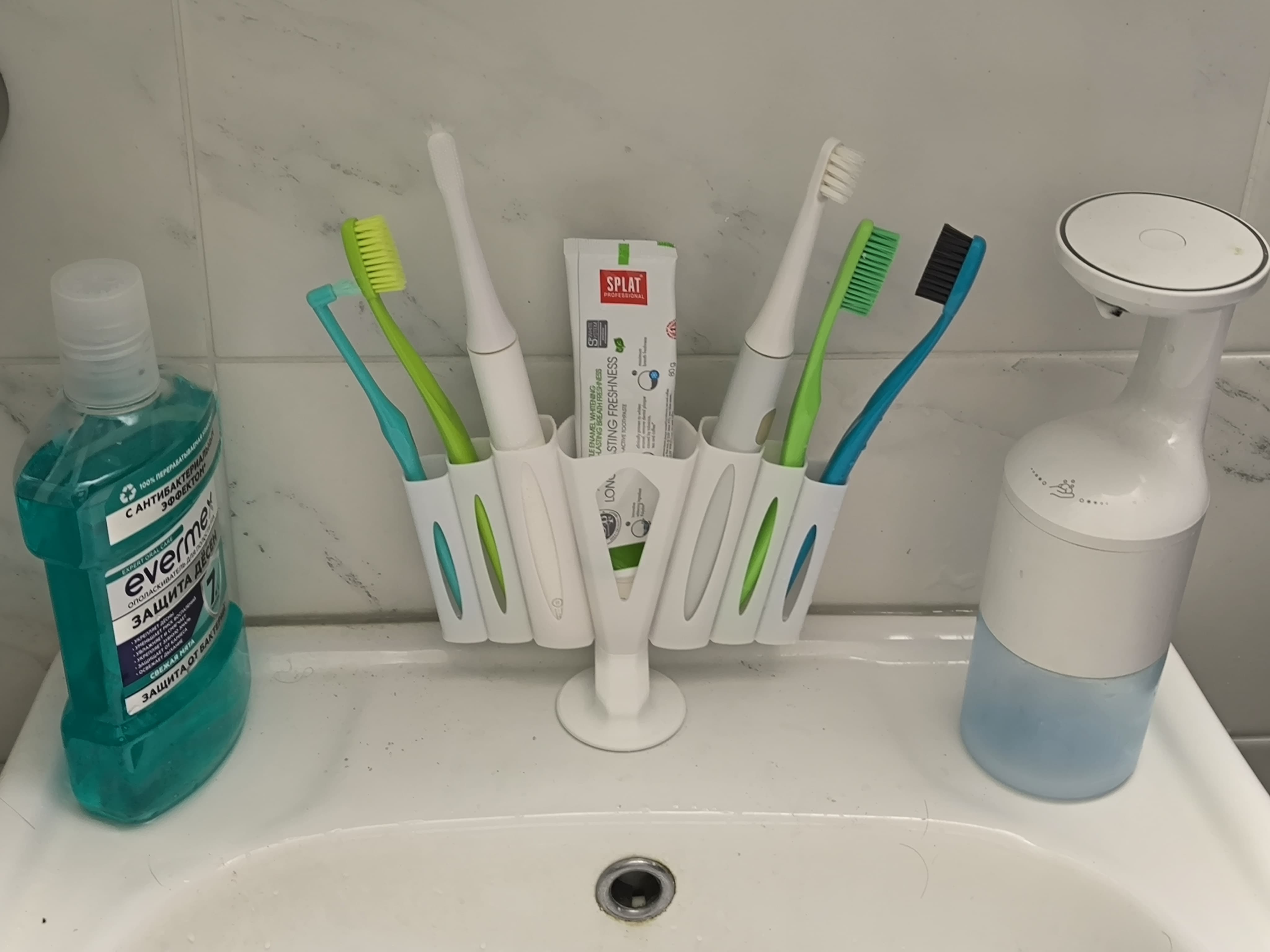 Lavabo için stoper. Diş fırçaları için organizatör. (Plastik Aparattır!!!)