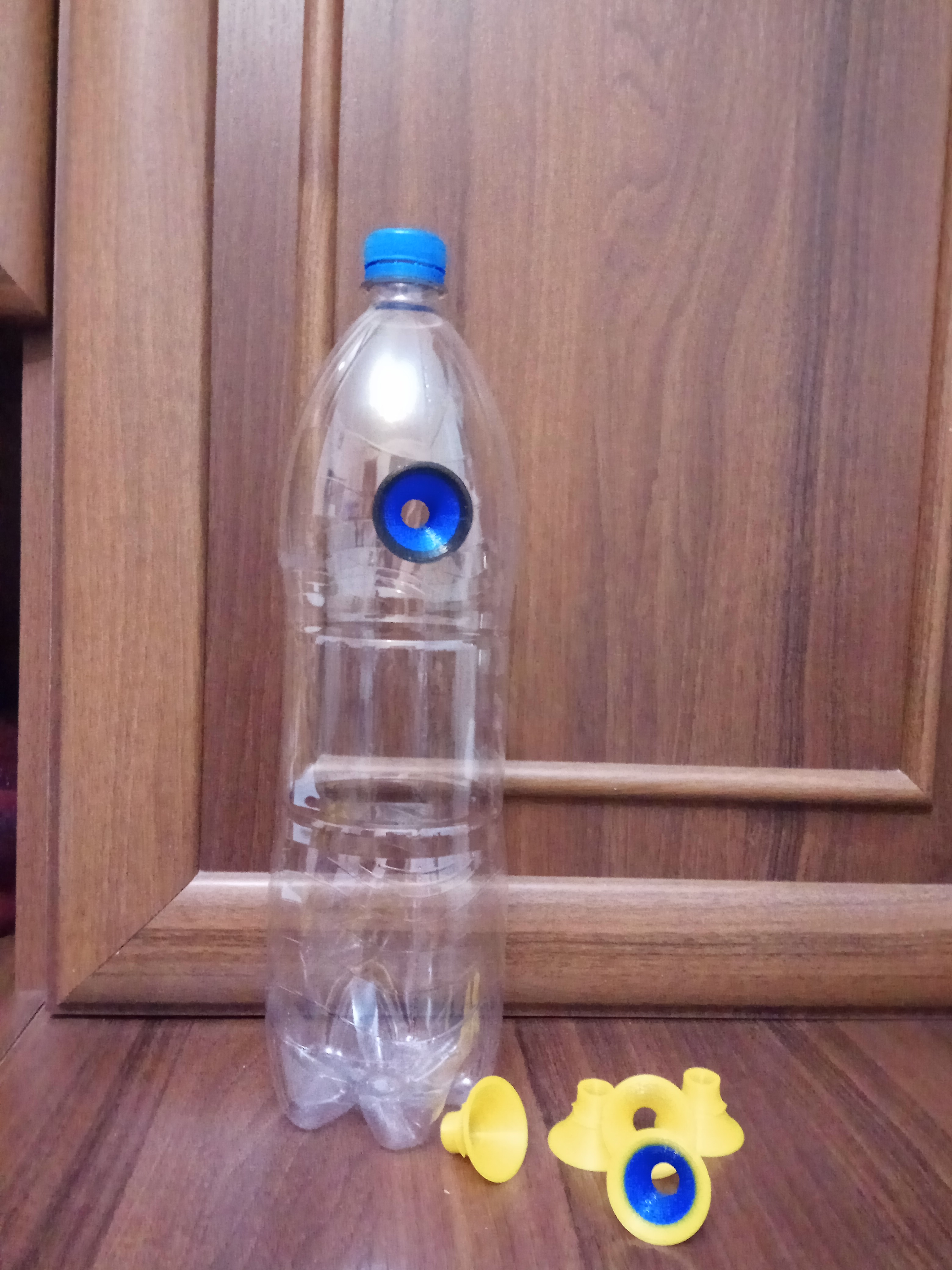 İşletim sistemi ve bombus arıları için bir tuzak ve hatta uçar (Plastik Aparattır!!!) İşletim sistemi ve bombus arıları için bir tuzak ve hatta uçar (Plastik Aparattır!!!)