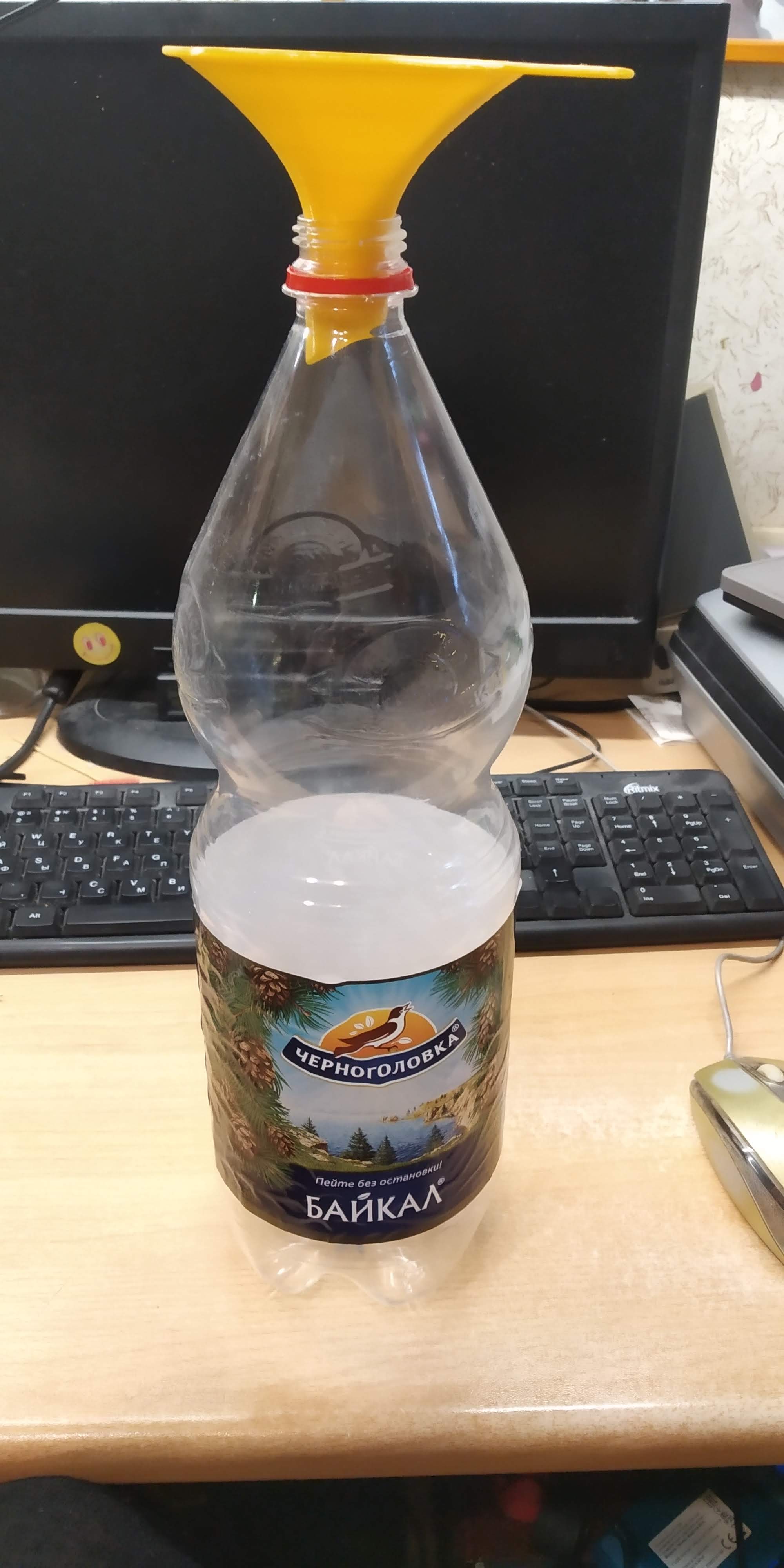 Hava kanalı ile bir evcil hayvan şişesi için su çıkışı su çıkışı tüm sıvılar için iyidir, özellikle viskoz (Plastik Aparattır!!!)
