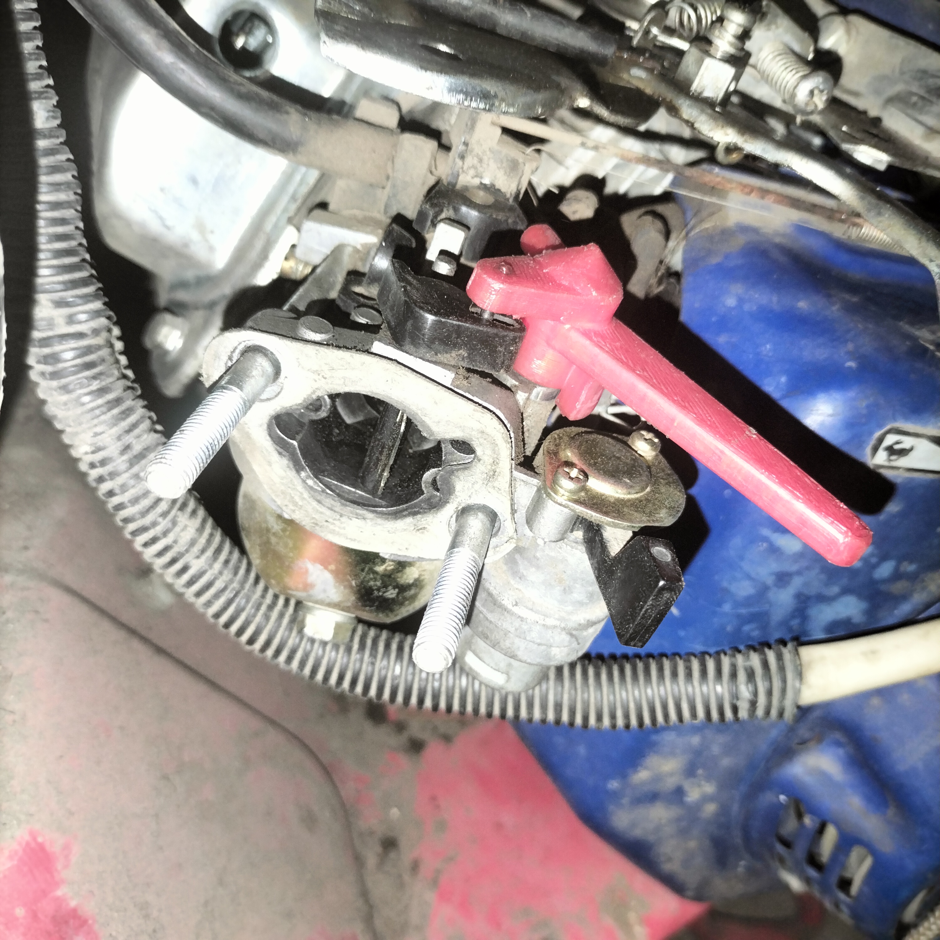 Motor Blokunun Ayak Karbüratör Lifan 6.5 L (Plastik Aparattır!!!)
