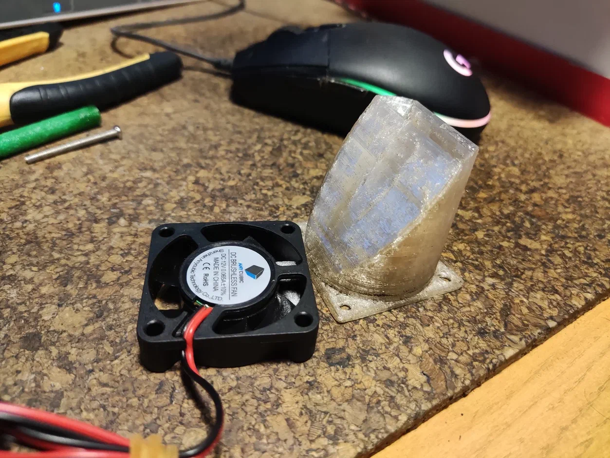 40 mm'lik bir fan üzerinde PET şişelerinden filament filament. (Plastik Aparattır!!!)