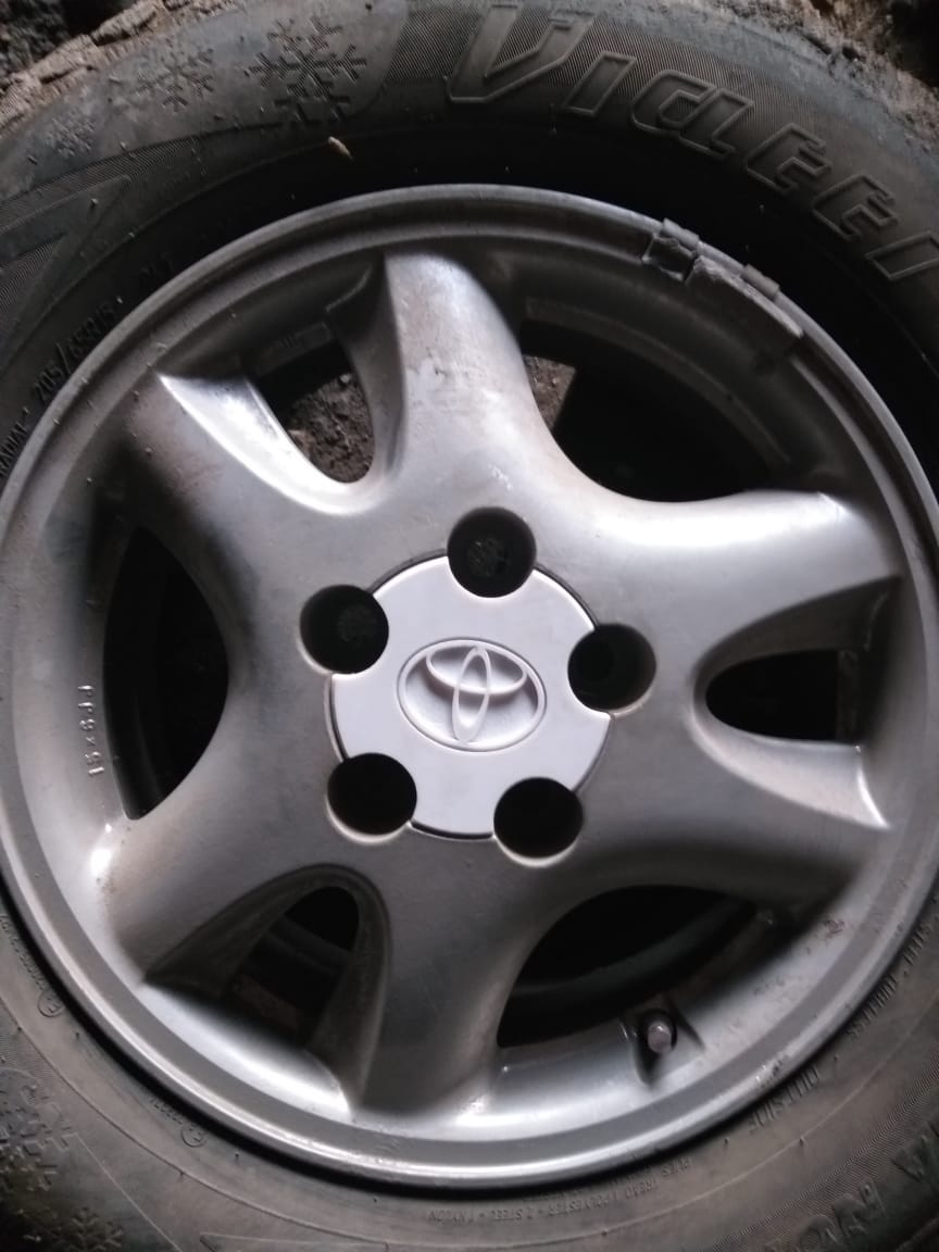 Toyota araba tekerlek kapağı (Plastik Aparattır!!!)
