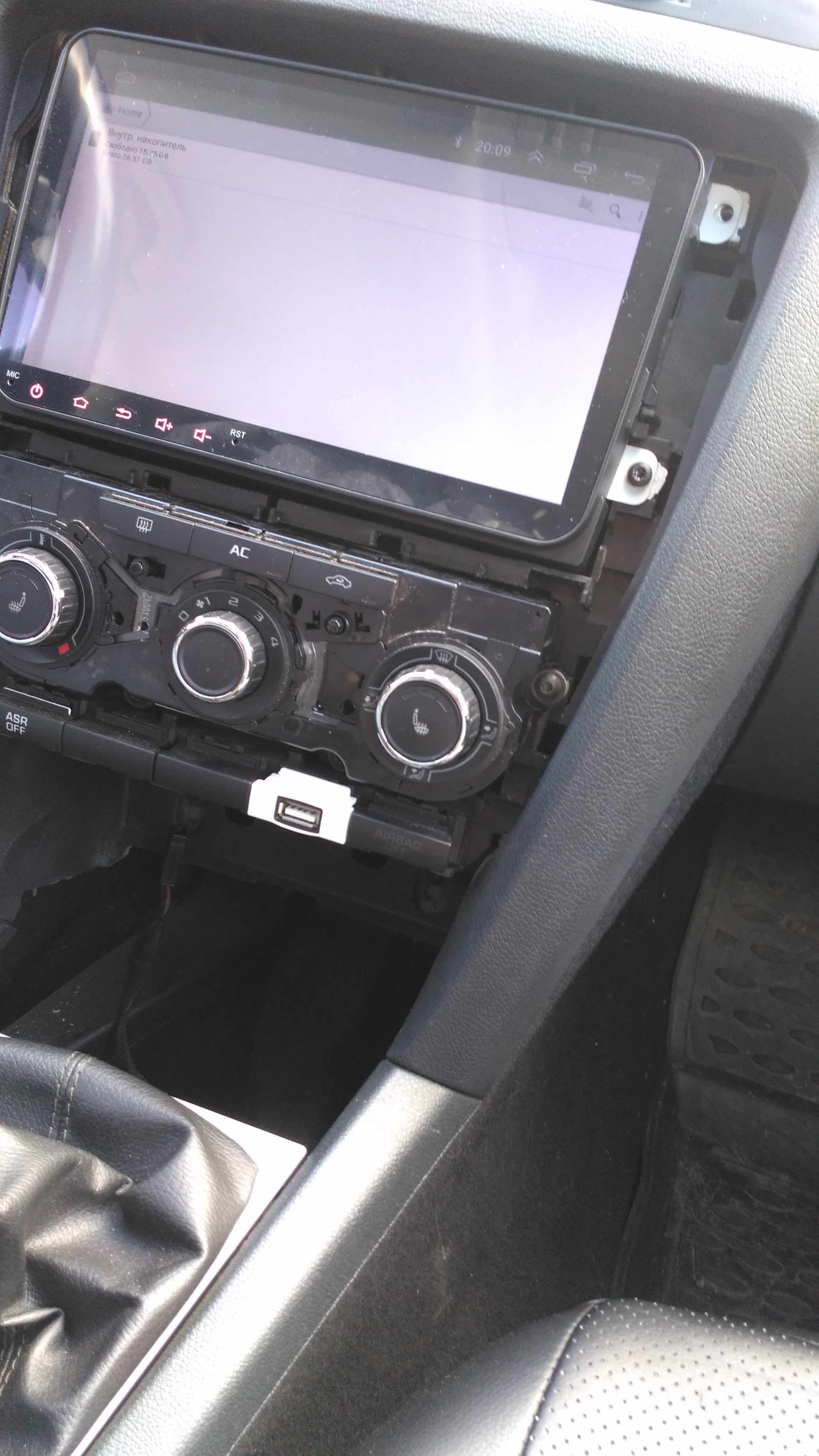 Skoda Octavia A5'teki USB düğmesi (Plastik Aparattır!!!)