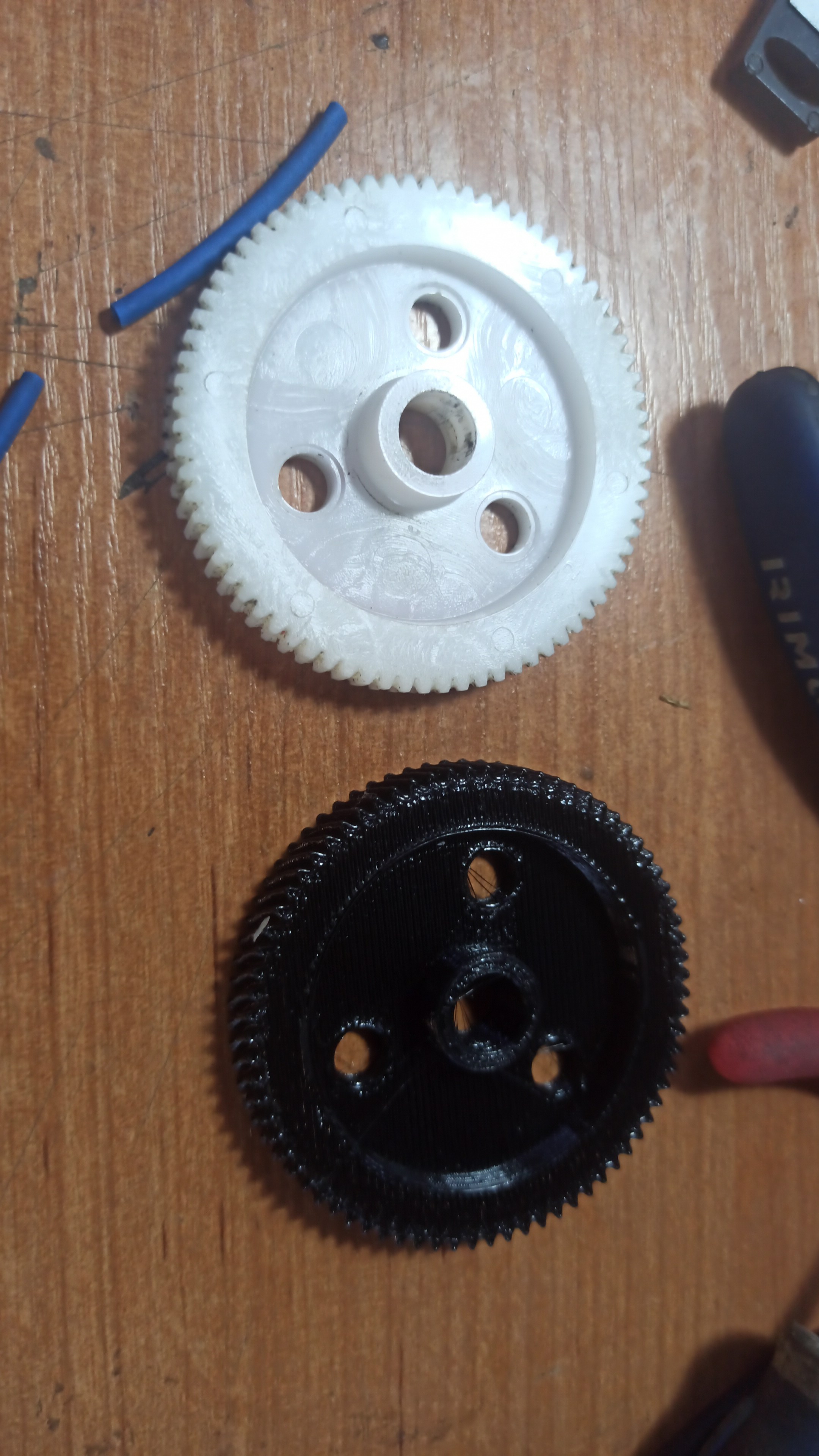 Toyota coaster minibüsün kapısının solucan kapanış mekanizmasının dişlisi (Plastik Aparattır!!!)