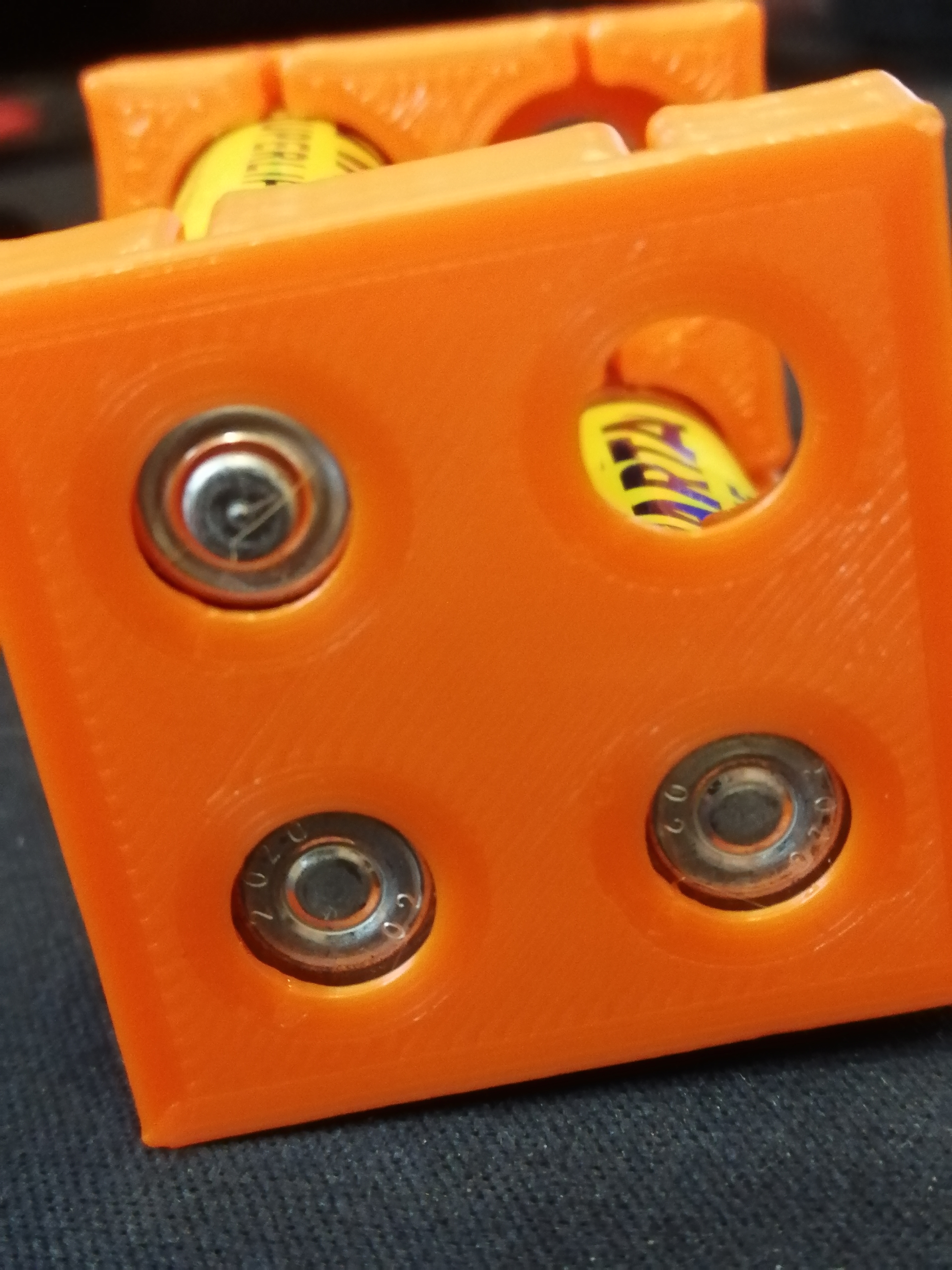 AA pil tutucusu 4 parça. (Plastik Aparattır!!!)