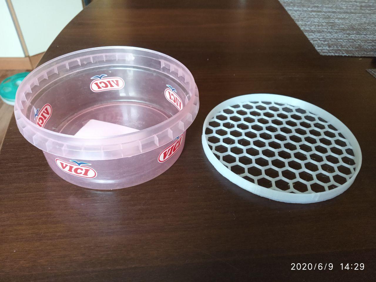 Ayrı bir kedinin gıda programının kararı. Çim yetiştiriyoruz. (Plastik Aparattır!!!)