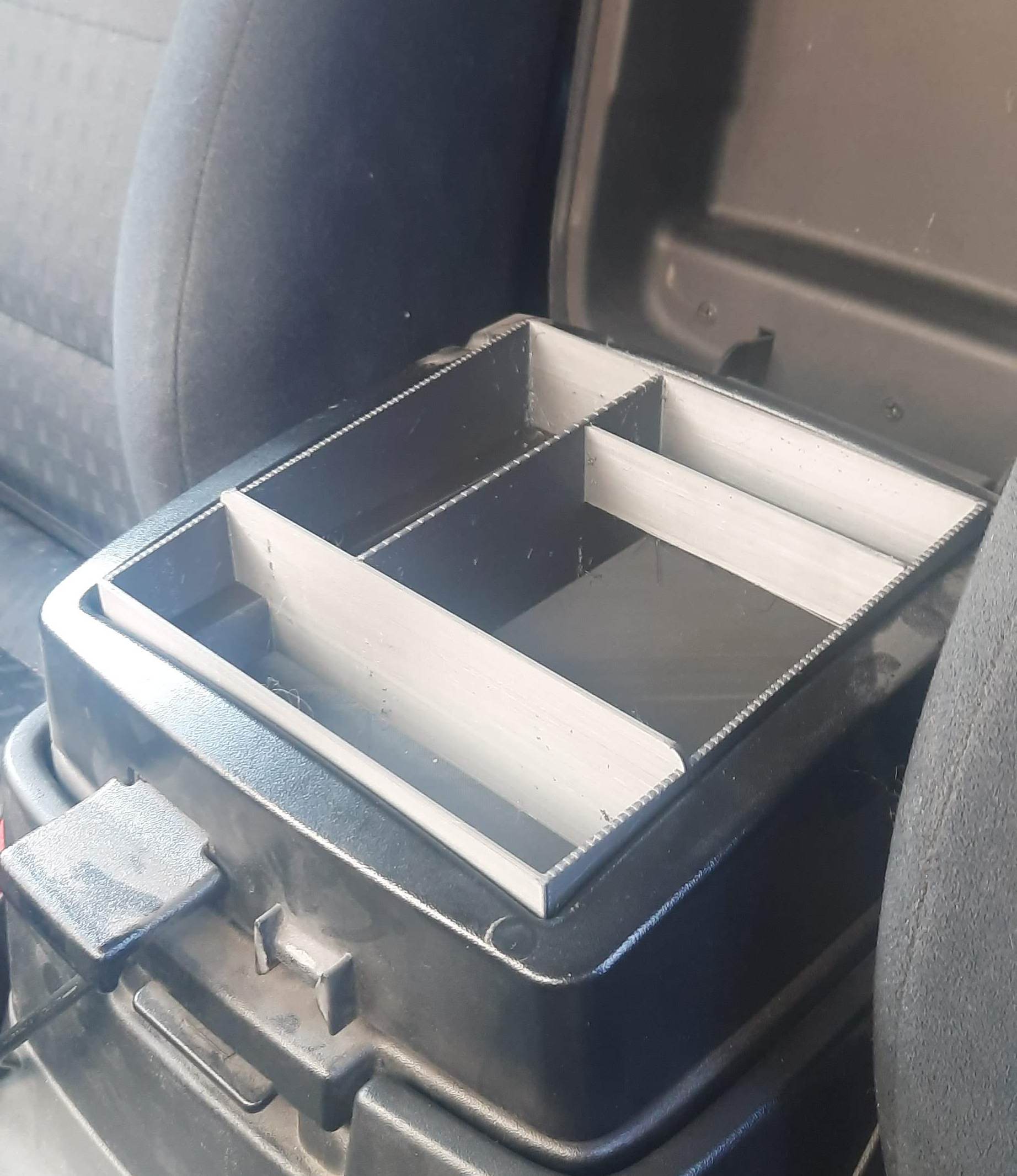 Pajero zırhında organizatör 3/4 (Plastik Aparattır!!!)