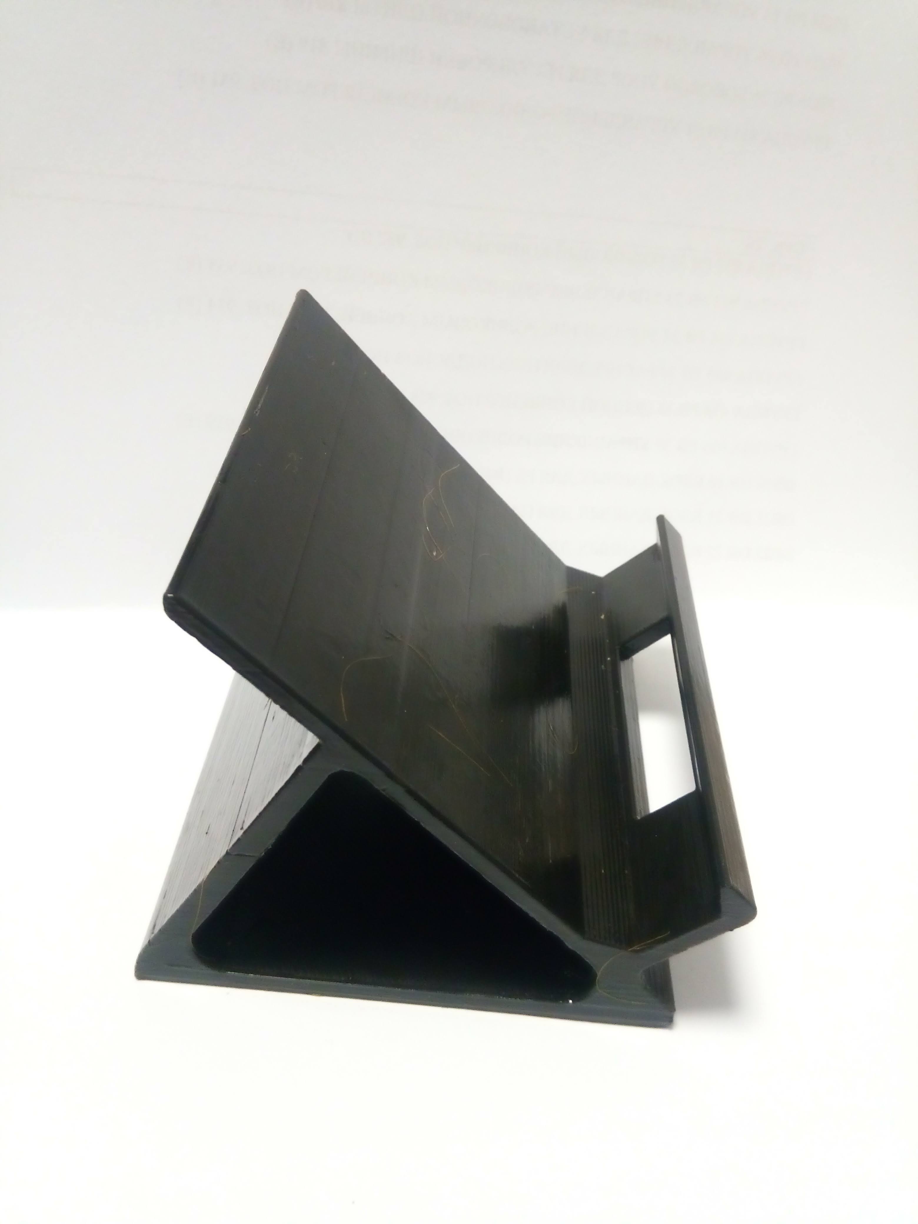 Şarj cihazı penceresine sahip akıllı telefon sahibi (Plastik Aparattır!!!)