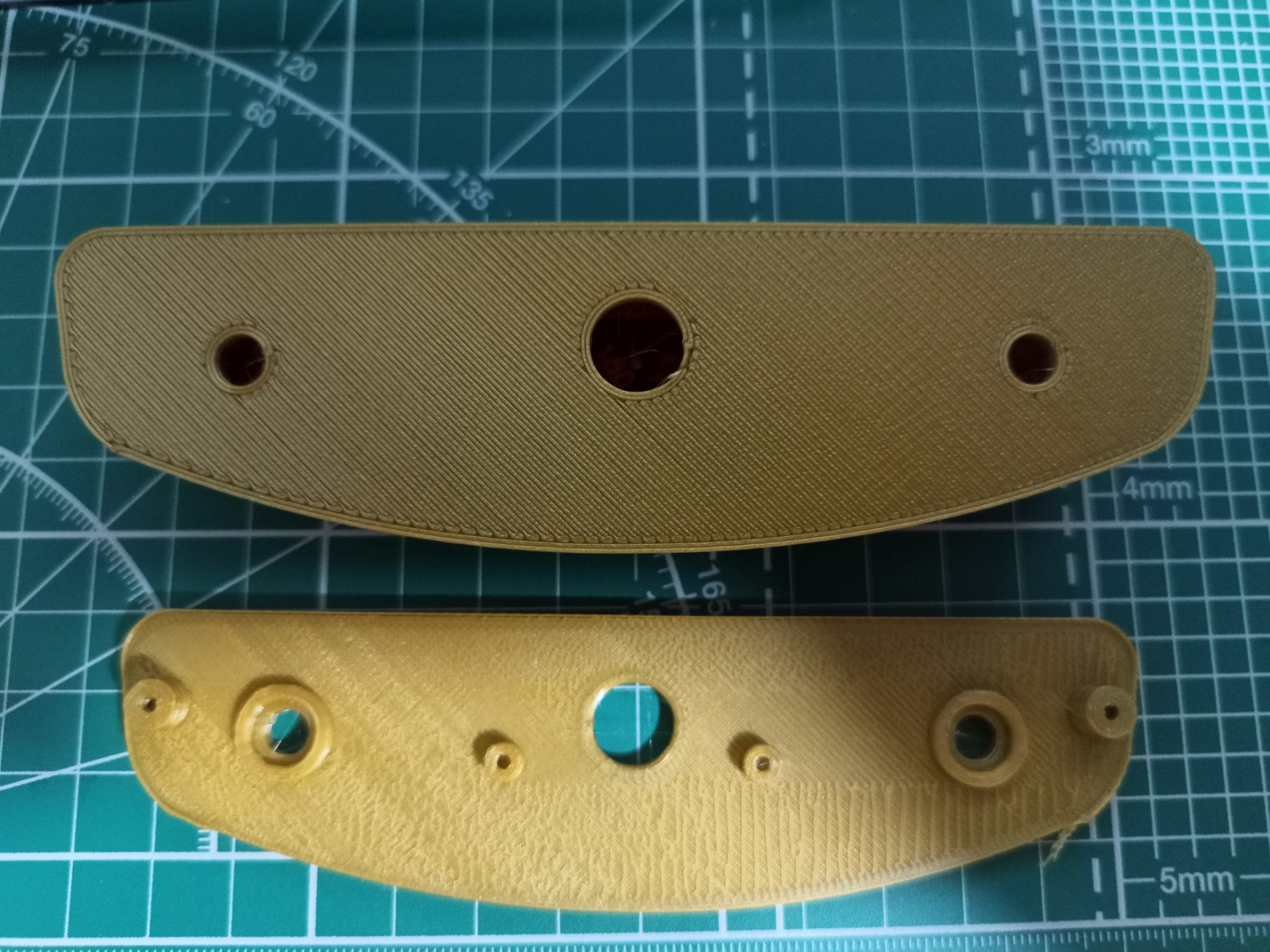 Stop-sinyalinin el fenerinin kapağı (Plastik Aparattır!!!)