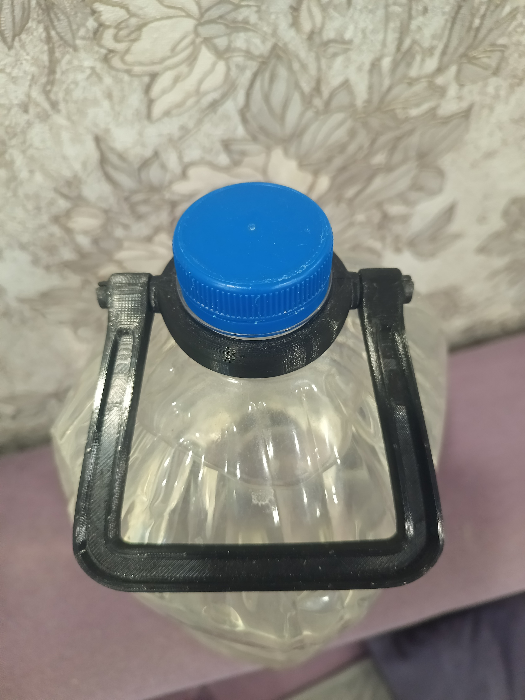 5 litrelik şişe için tutma yeri (Plastik Aparattır!!!) 5 litrelik şişe için tutma yeri (Plastik Aparattır!!!)