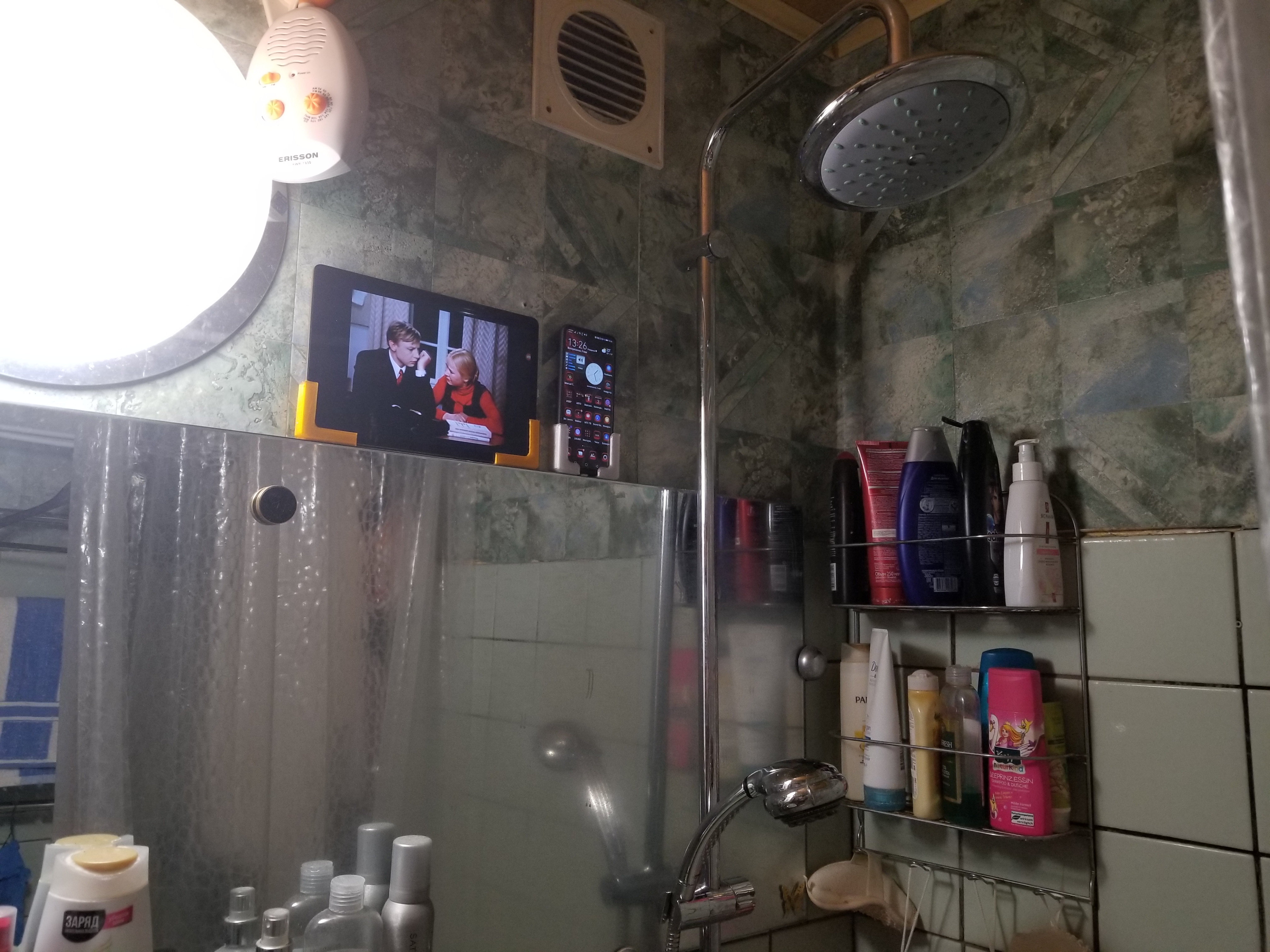 Akıllı telefonlar ve tabletler için duvardaki tutucular (Plastik Aparattır!!!)