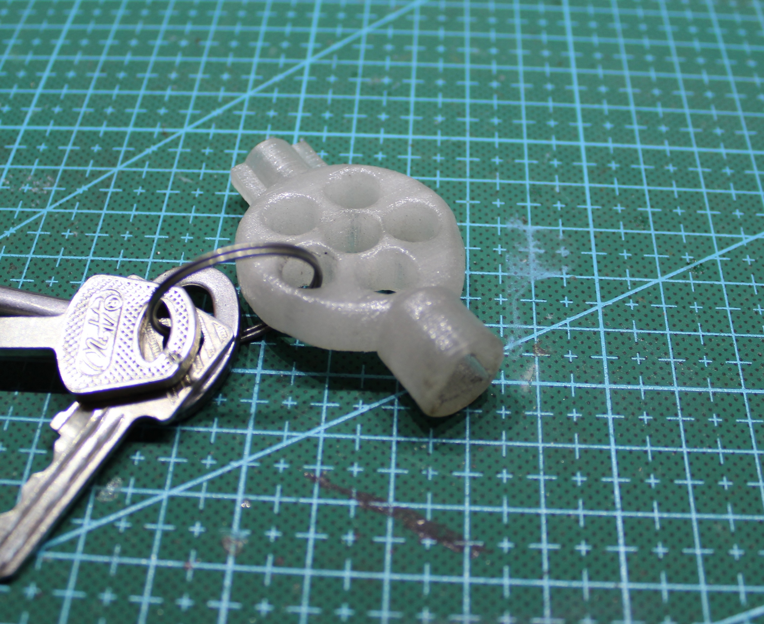 Elektrik dolaplarının anahtarı. PETG plastik. (Plastik Aparattır!!!)