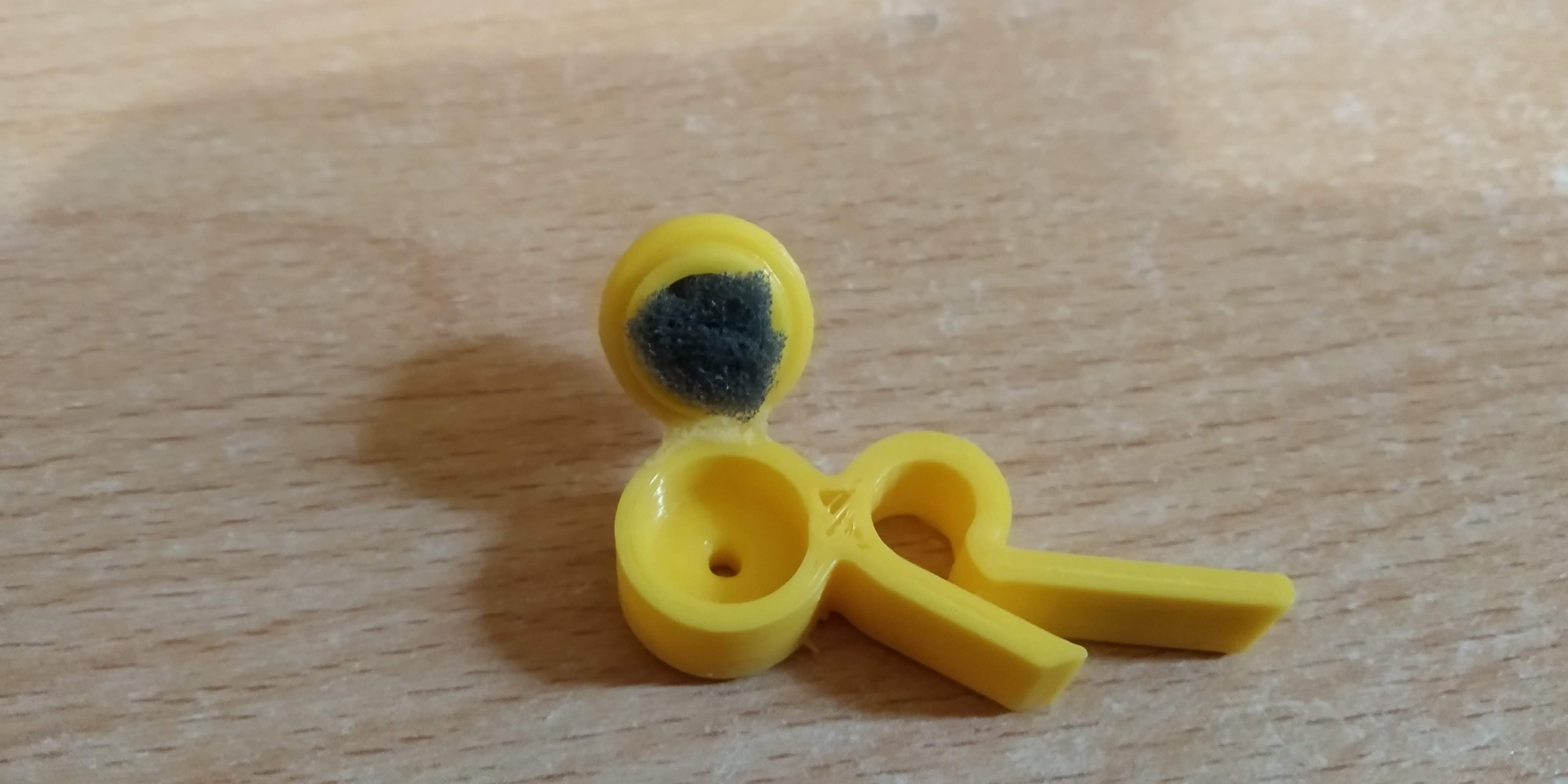 3'ü 1 arada - makara plastik etiketindeki toz ipliği kelepçesinden temizleme ipliği (Plastik Aparattır!!!)