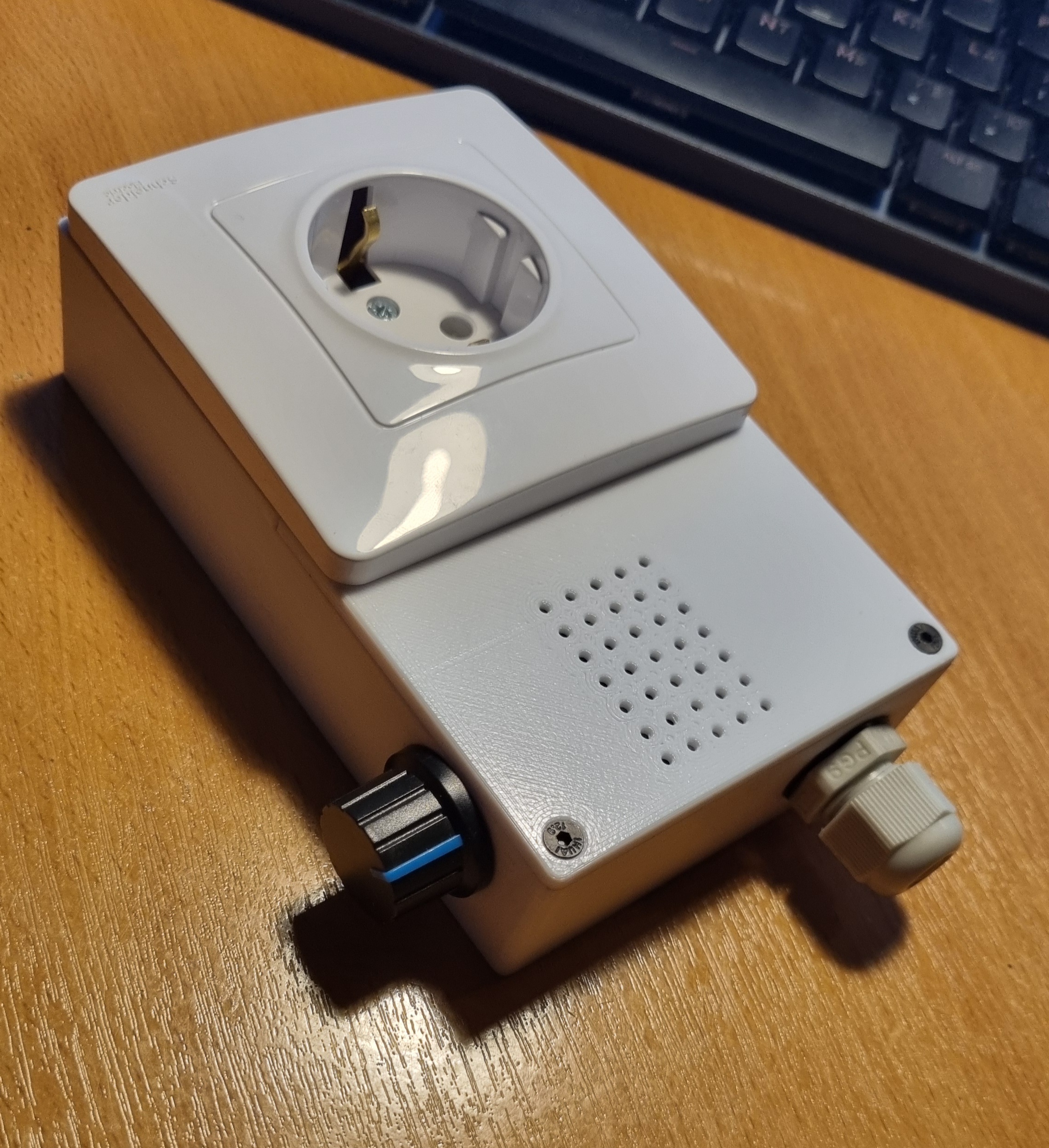 Voltaj kontrol gövdesi (Plastik Aparattır!!!)