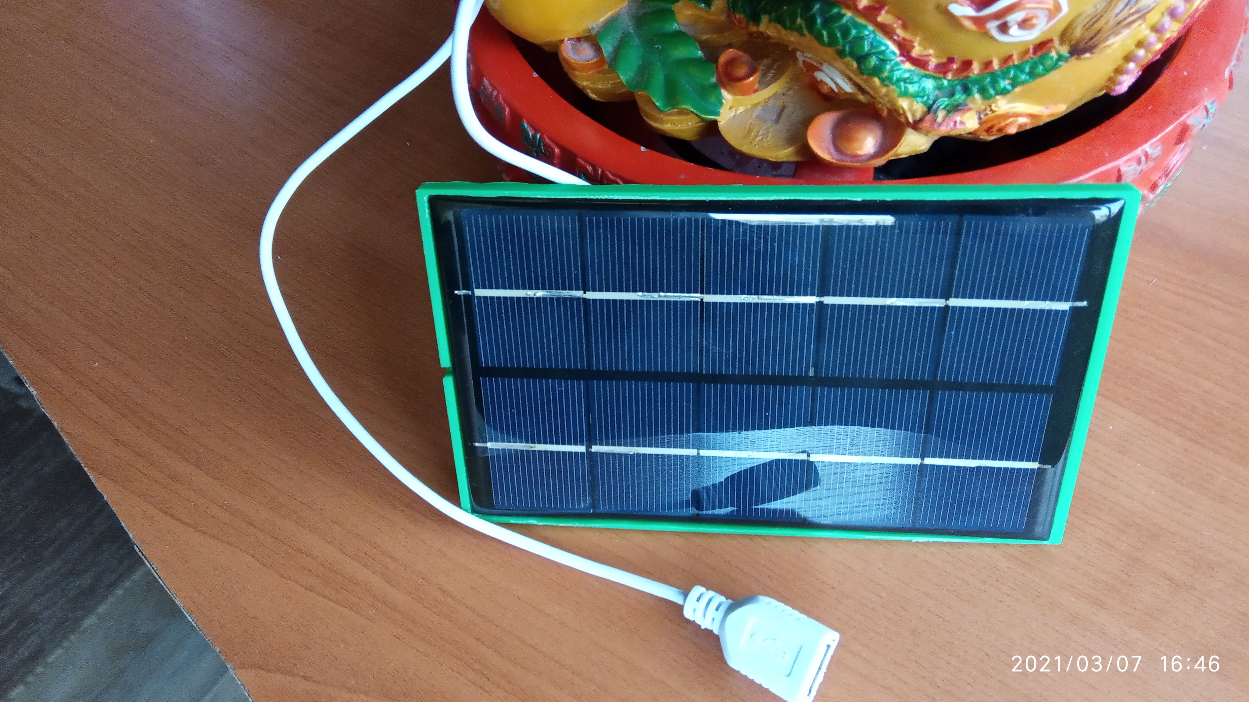 Güneş panelinde koruyucu kapak (Plastik Aparattır!!!)