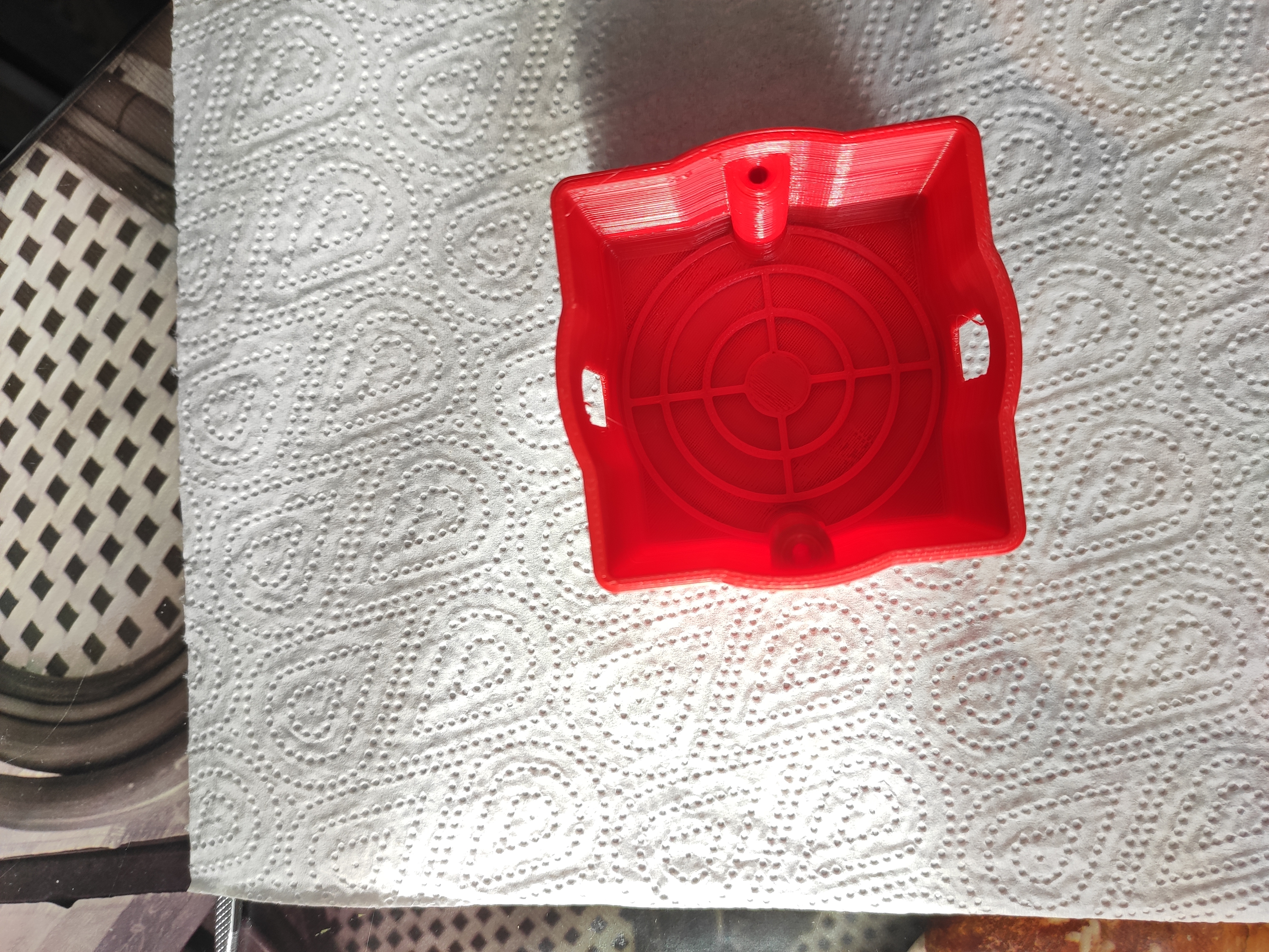 Çin anahtarının altındaki kutu (Plastik Aparattır!!!)