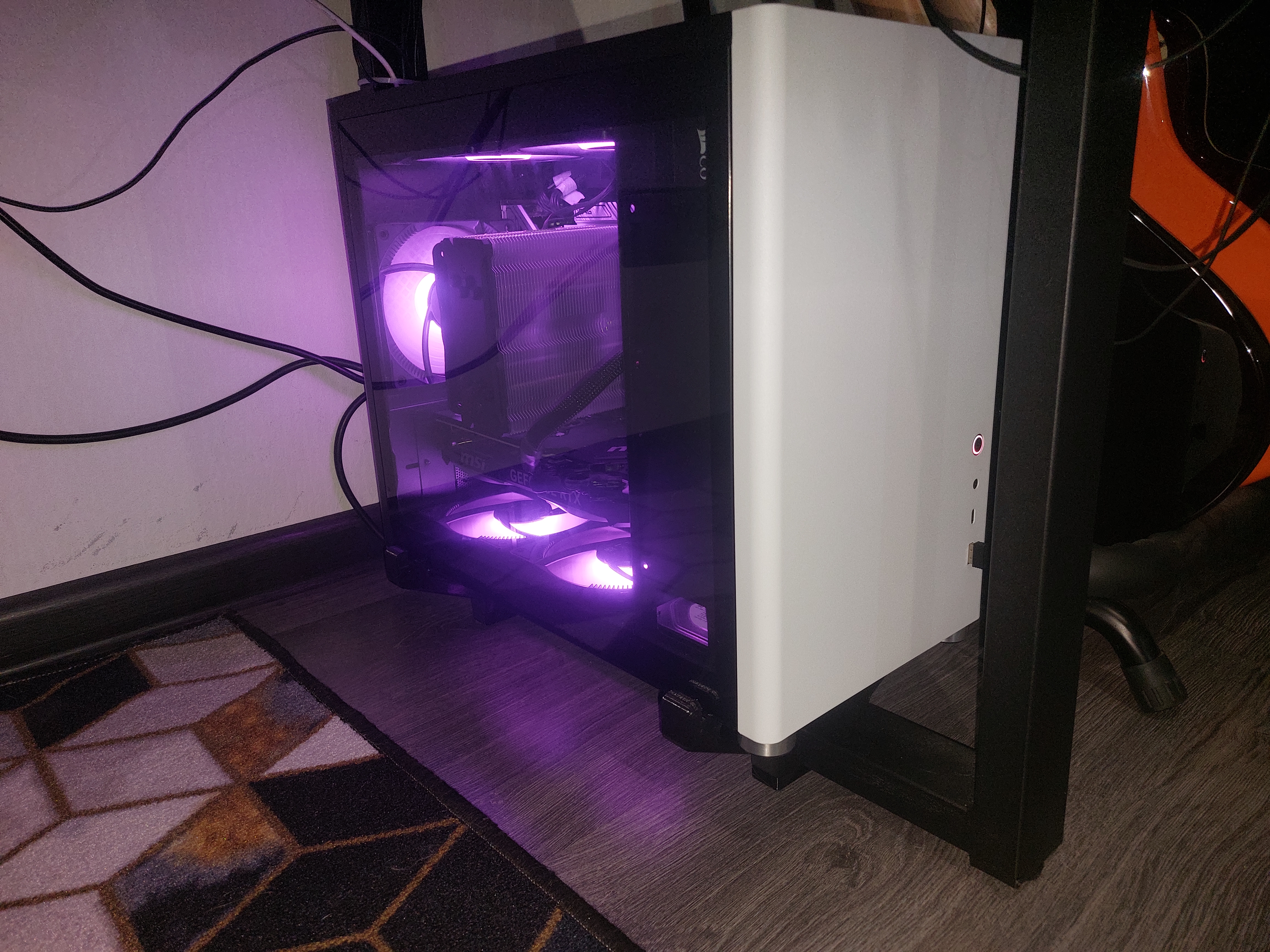 PC masaya monte. (Plastik Aparattır!!!)