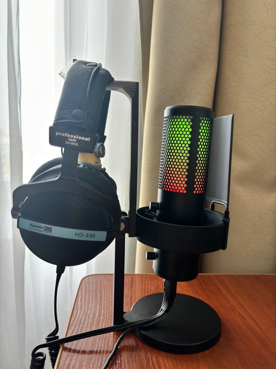 Mikrofon Fife RGB Mic A9'da kulaklık kulaklıkları (Plastik Aparattır!!!)