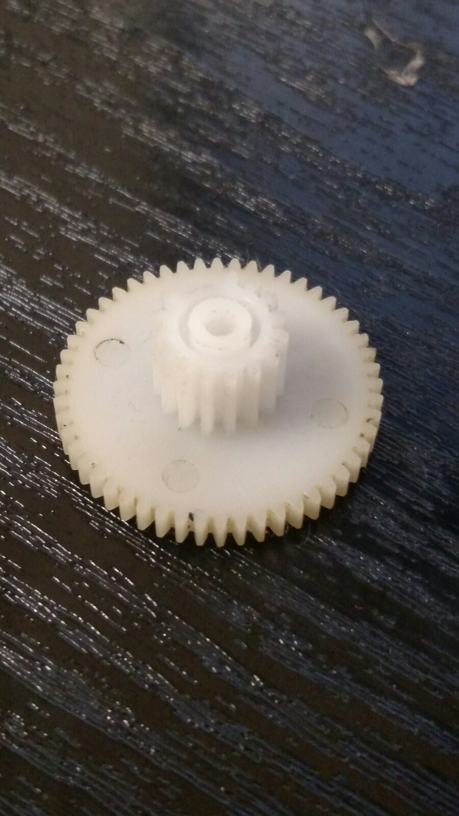 Vites. Radyoprutal bir makine için. Çift dişli. Arka Akslı Şanzımanın Dişlisi (Plastik Aparattır!!!)