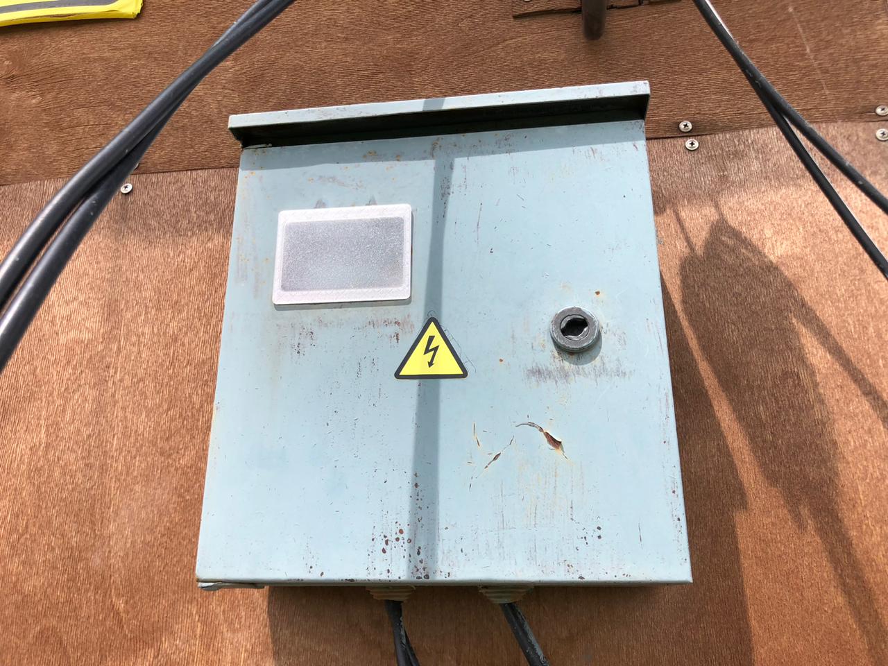 Elektrikli kalkan penceresi (Plastik Aparattır!!!)