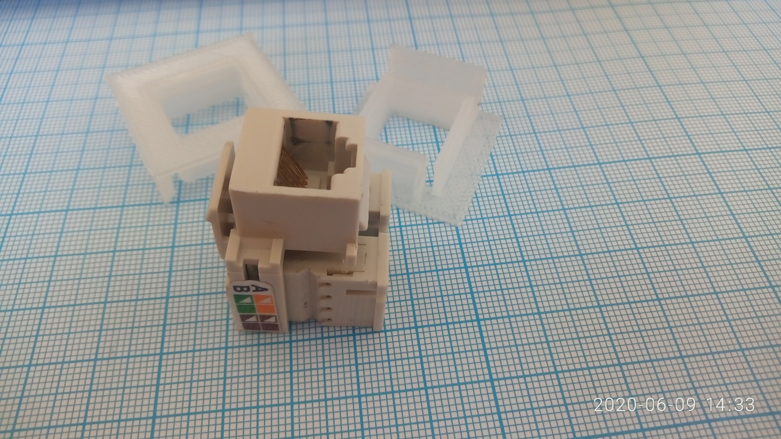 RJ45 konnektör tutucusu (Plastik Aparattır!!!)