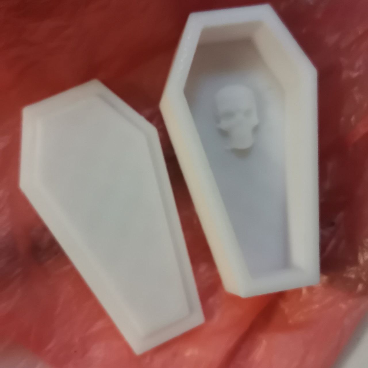 Kafatası ile kutu tabutu (Plastik Aparattır!!!)