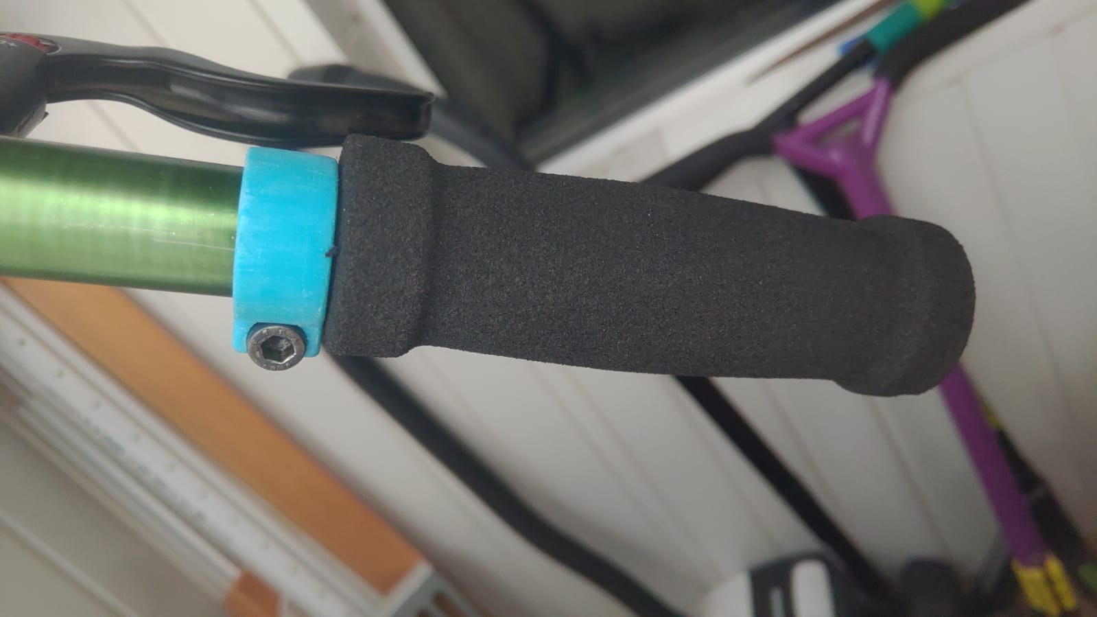 Grip için sınırlayıcı (kelepçe) 22-24mm (Plastik Aparattır!!!)