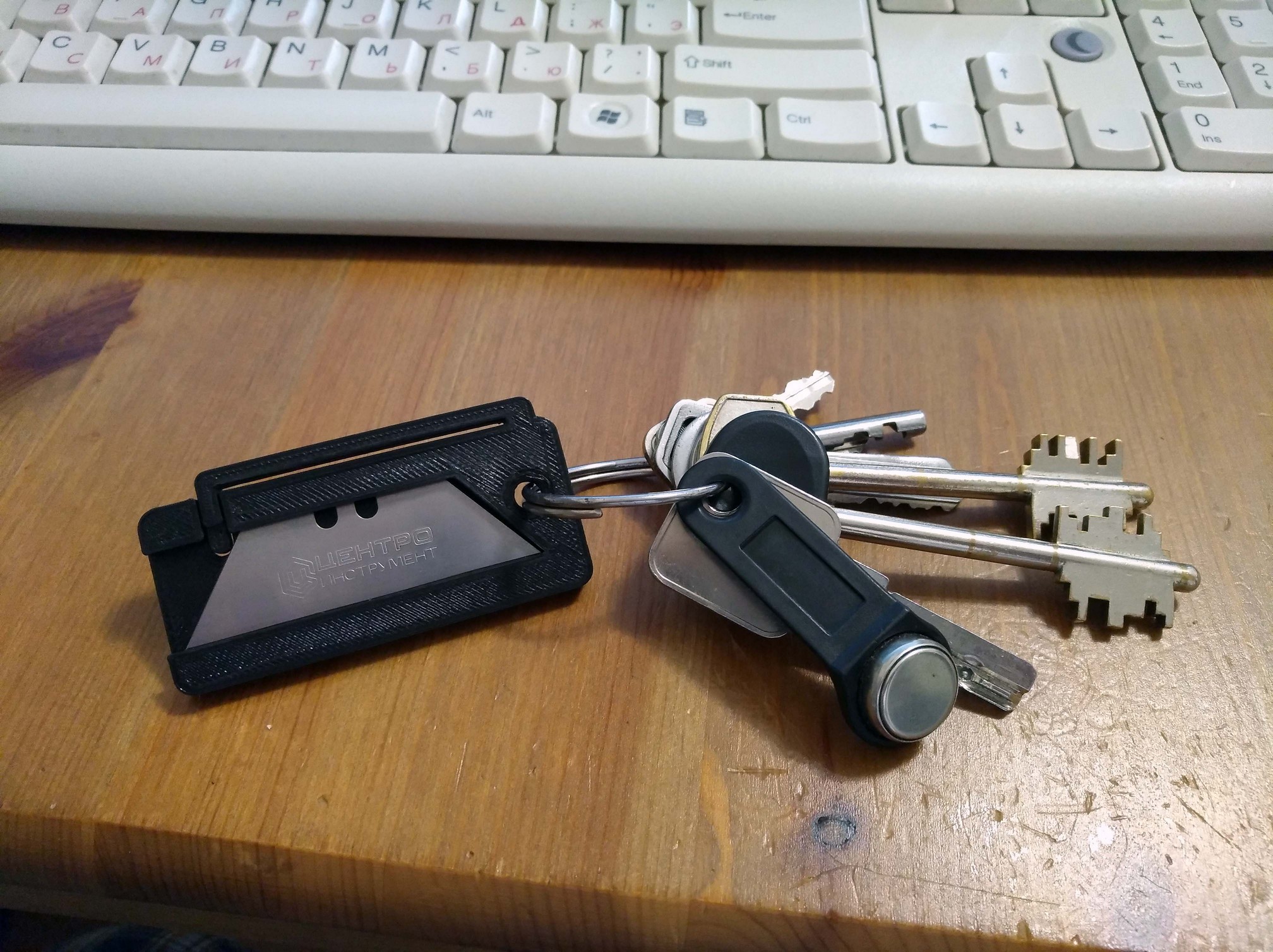 Trapez bıçaklı anahtarlık bıçağı (Plastik Aparattır!!!) Trapez bıçaklı anahtarlık bıçağı (Plastik Aparattır!!!)