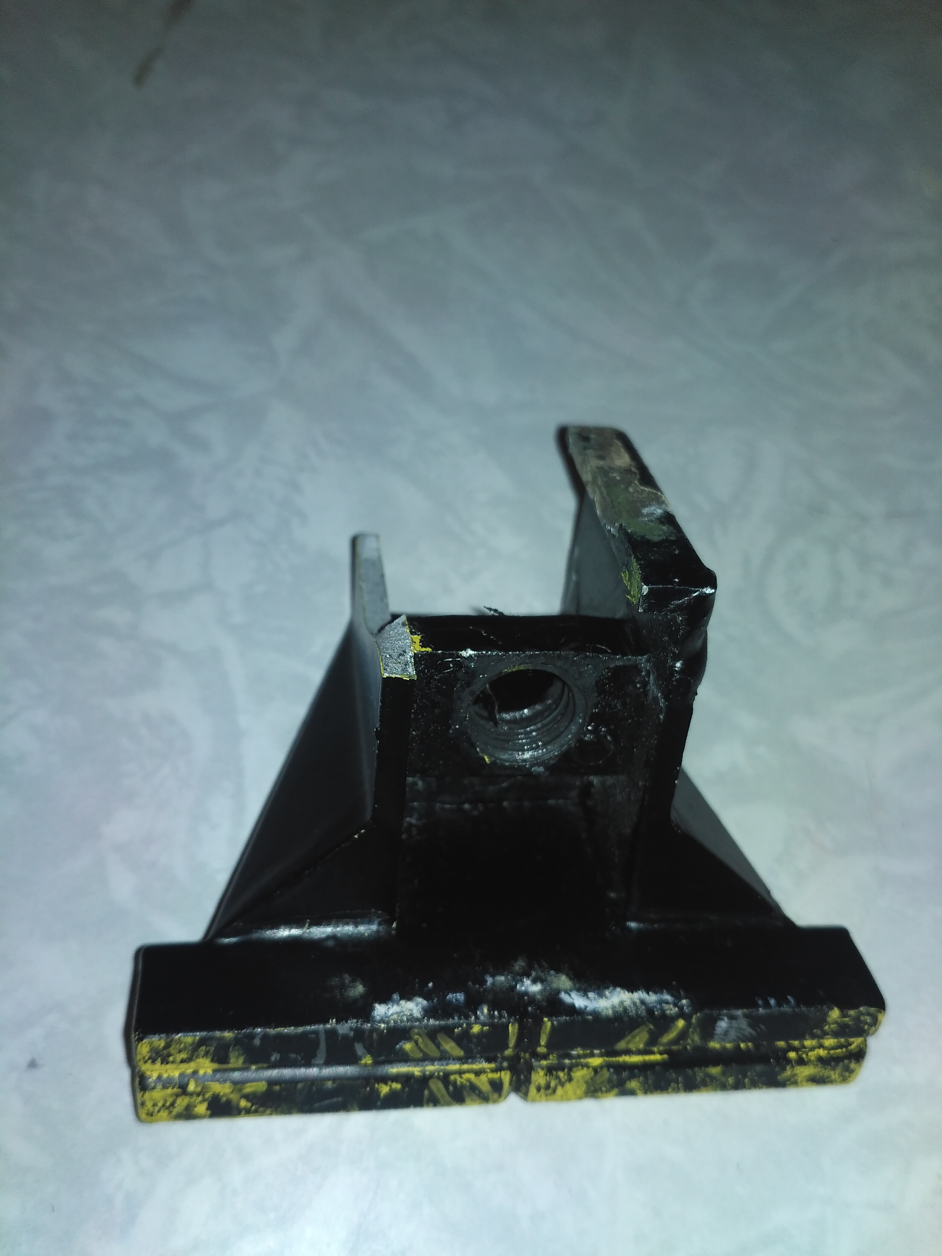 Yardımcının kırık bir kısmı (Plastik Aparattır!!!)