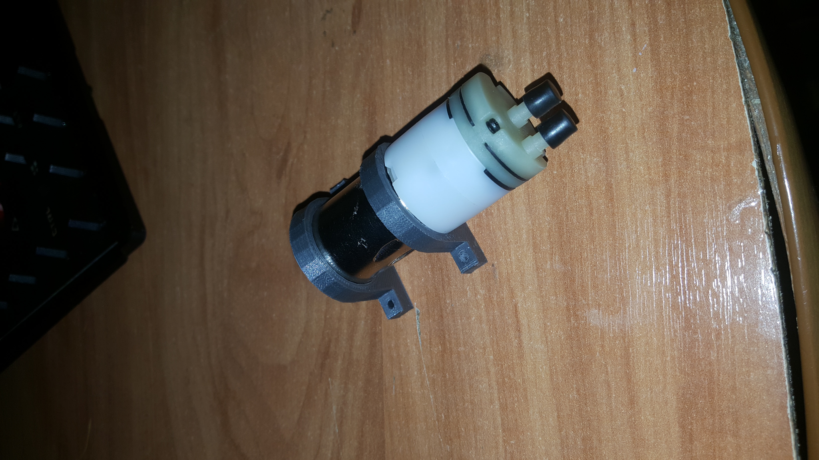 Pompanın tutucu (Plastik Aparattır!!!) Pompanın tutucu (Plastik Aparattır!!!)