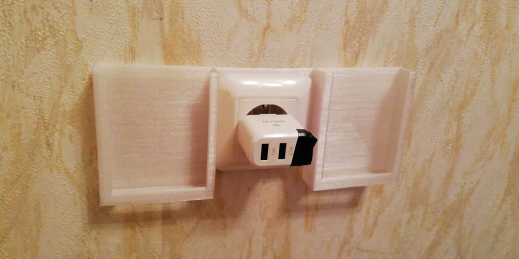 Soket için telefon tutucusu. İki cep. Euro soketinin altında. (Plastik Aparattır!!!)