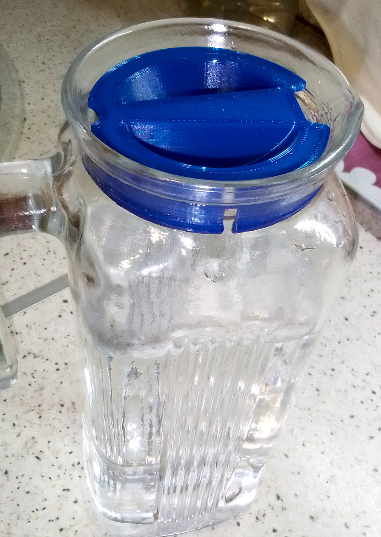 1.1 litre bir sürahi kapağı. (Plastik Aparattır!!!)