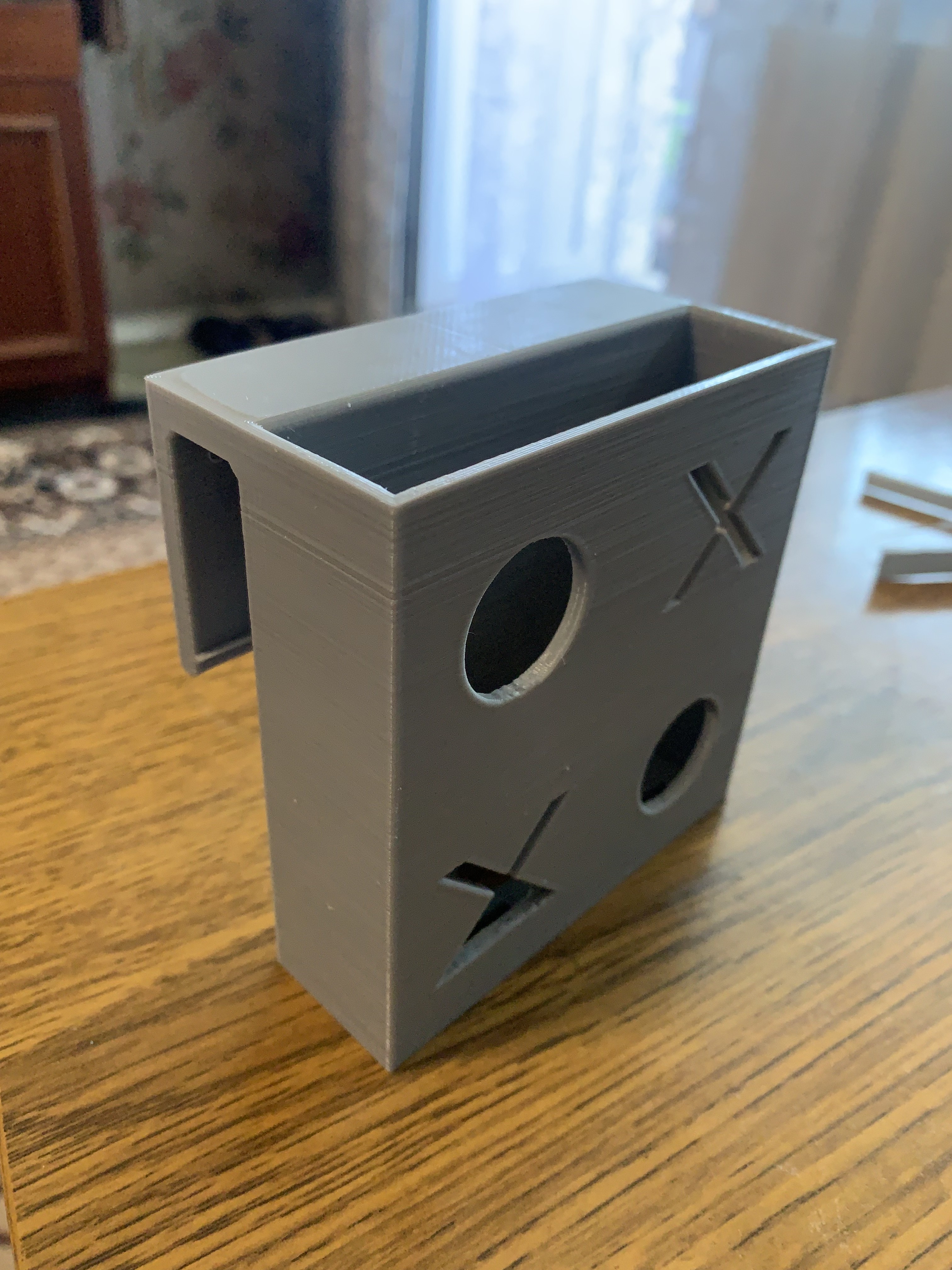 Bir telefon için bir yatakta tutucu (Plastik Aparattır!!!)