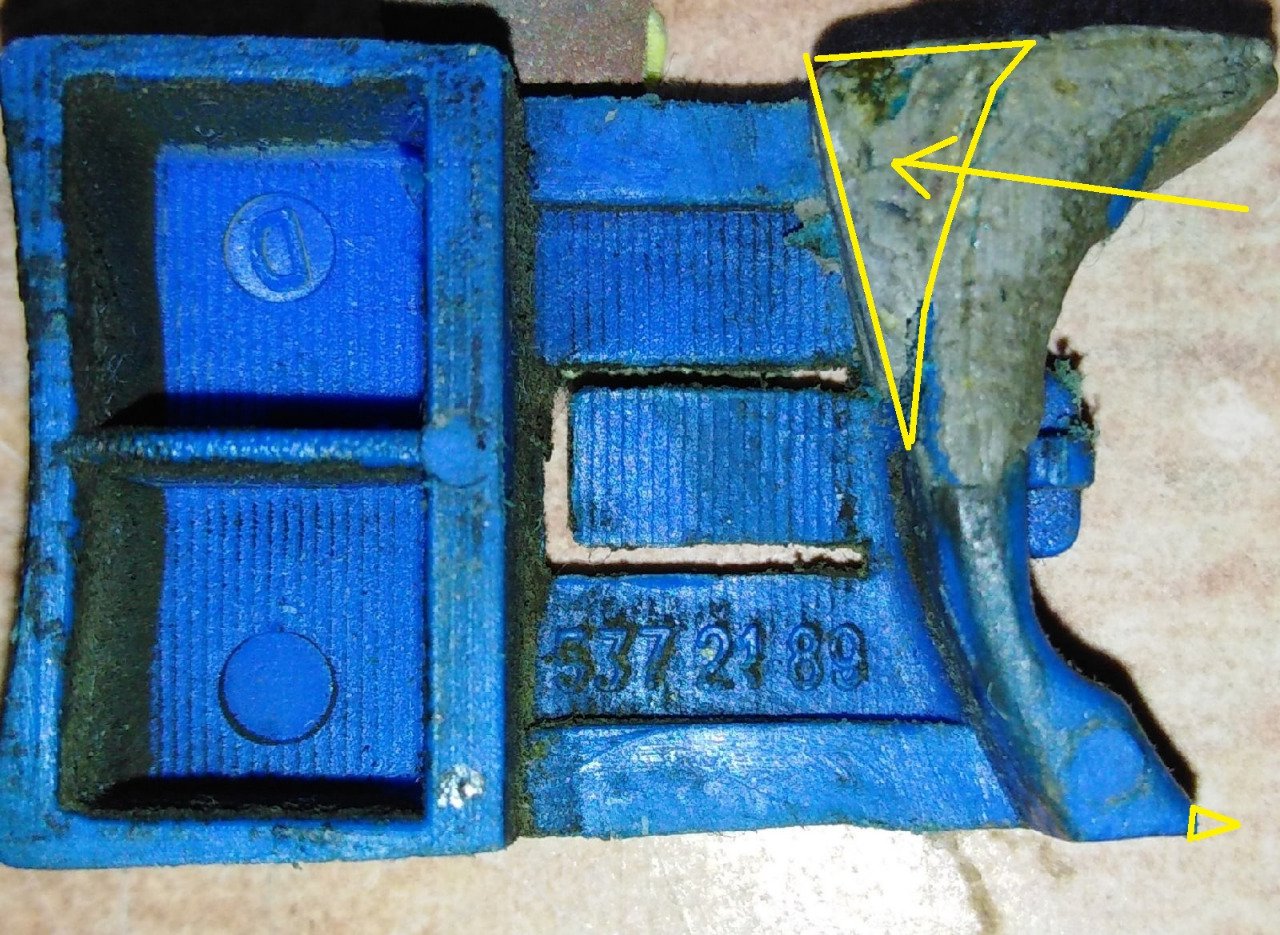 Bir düzeltici bobin üzerinde balıkçılık hattı. (Plastik Aparattır!!!) Bir düzeltici bobin üzerinde balıkçılık hattı. (Plastik Aparattır!!!)